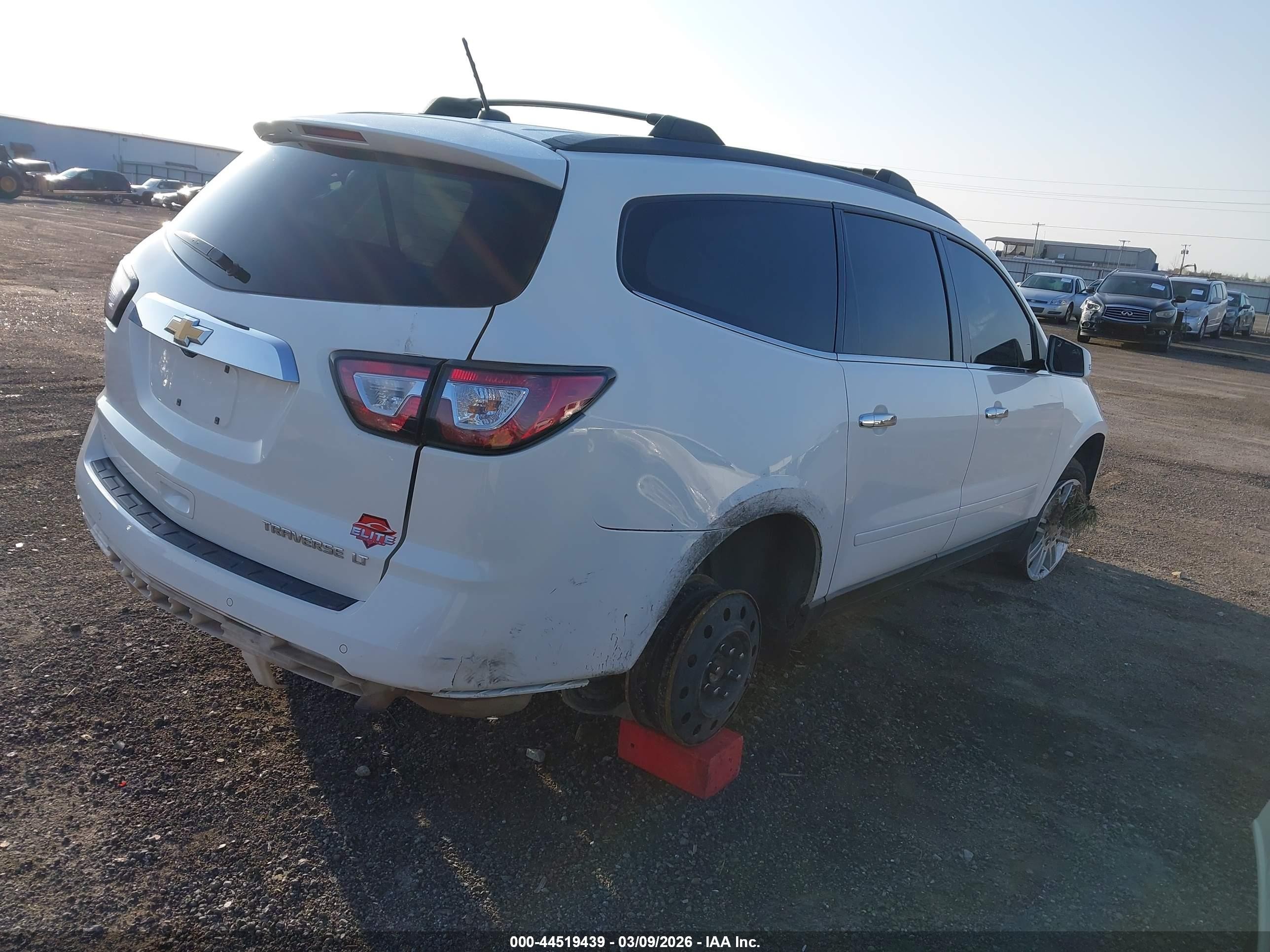 2014 Chevrolet Traverse 1lt White vin: 1GNKRGKD7EJ275316