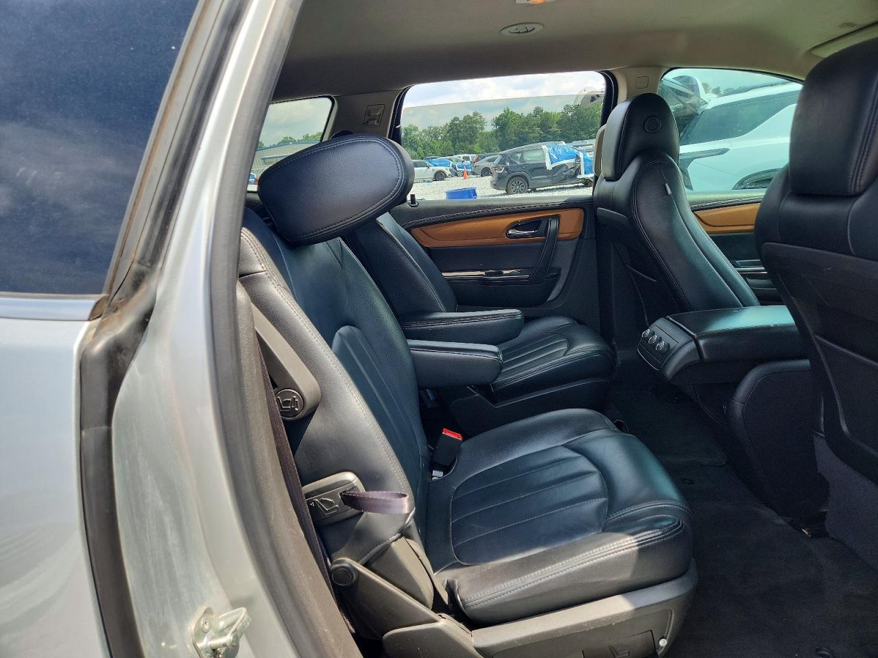 2013 Chevrolet Traverse Lt Silver vin: 1GNKRGKDXDJ154245