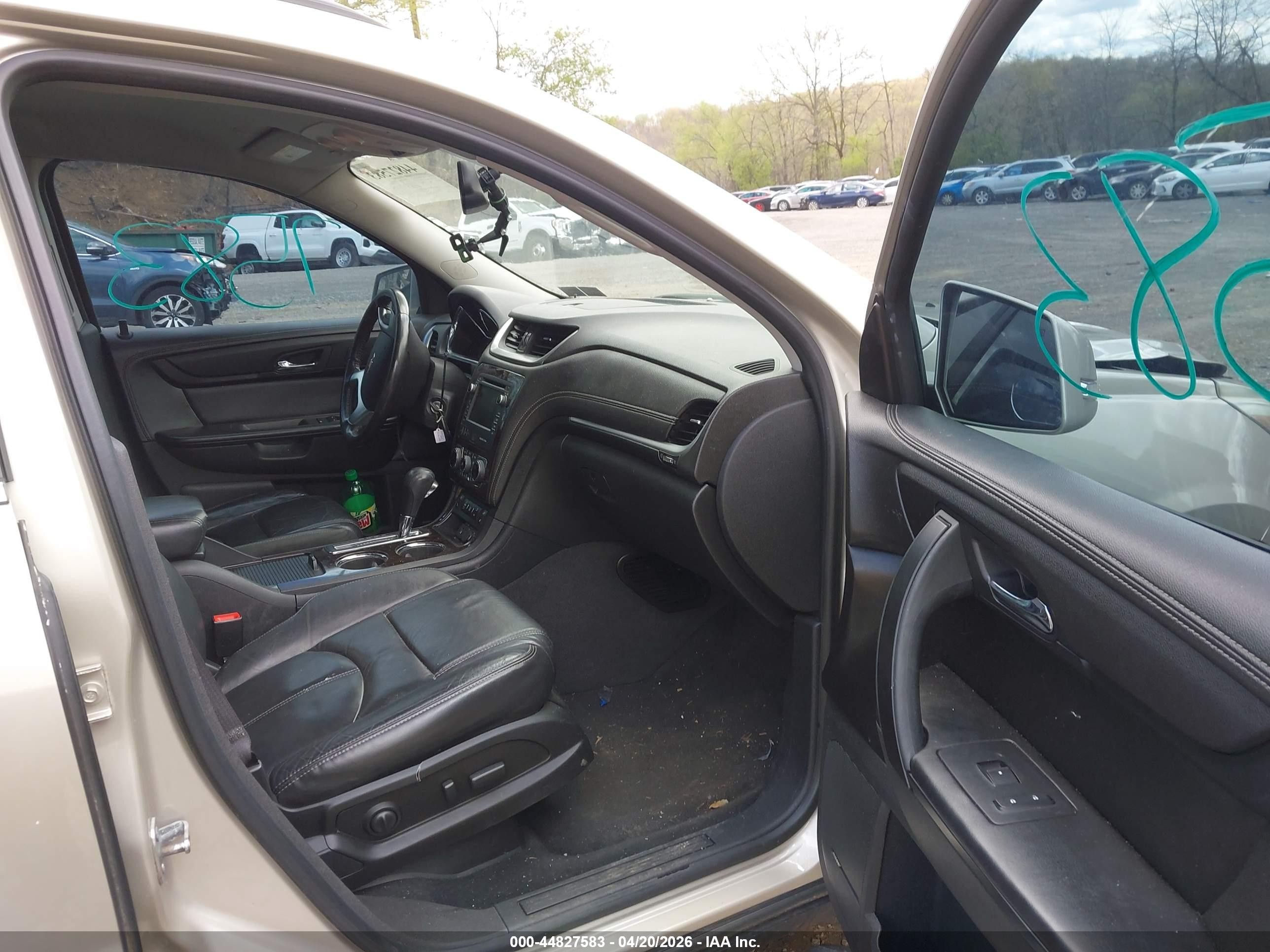 2015 Chevrolet Traverse 2lt Beige vin: 1GNKRHKD2FJ351676