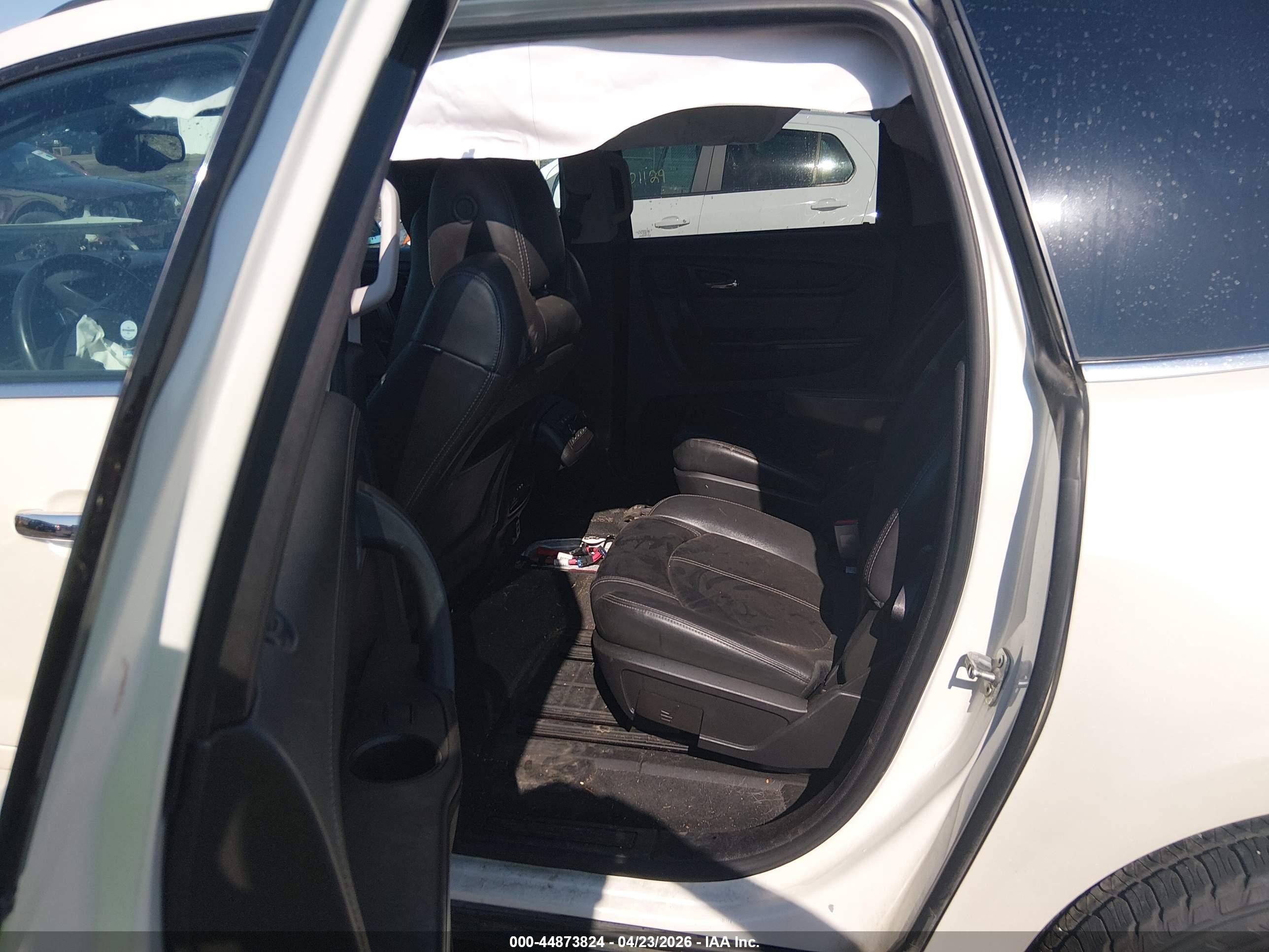 2015 Chevrolet Traverse 2lt White vin: 1GNKRHKD7FJ326353
