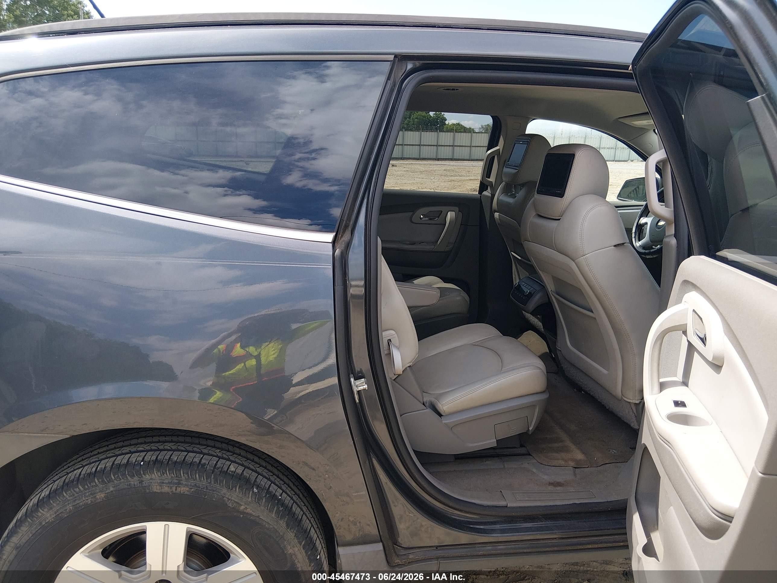 2012 Chevrolet Traverse Lt W/2lt Gray vin: 1GNKRJED0CJ277799