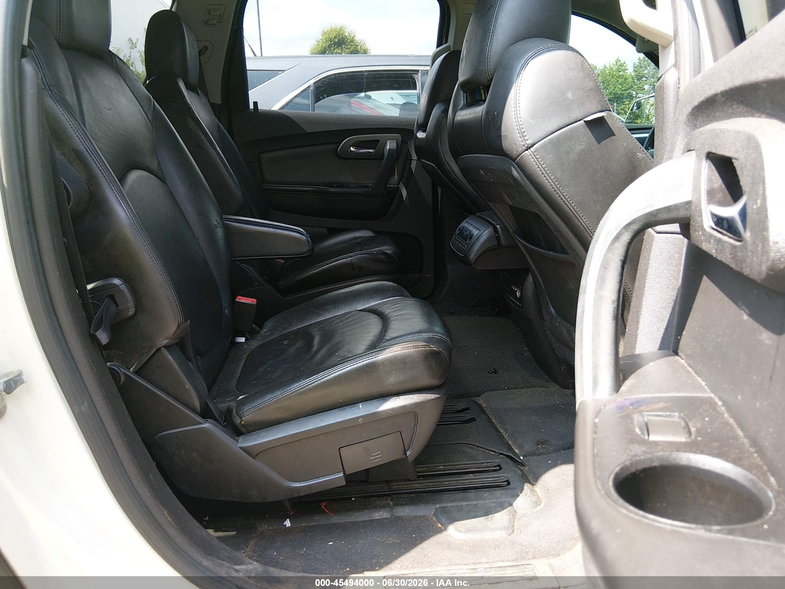 2011 Chevrolet Traverse Lt W/2lt White vin: 1GNKRJED1BJ405837