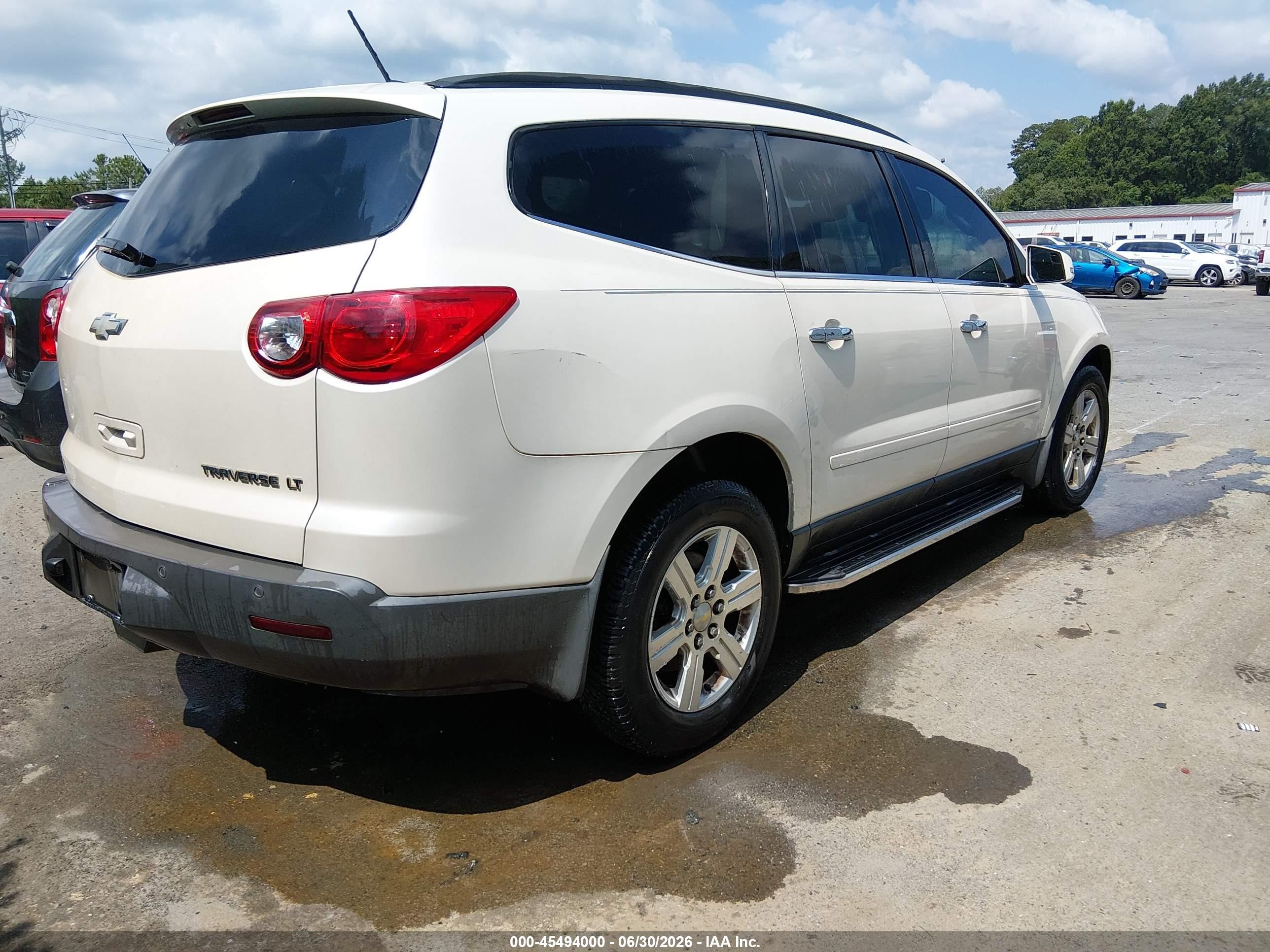 2011 Chevrolet Traverse Lt W/2lt White vin: 1GNKRJED1BJ405837
