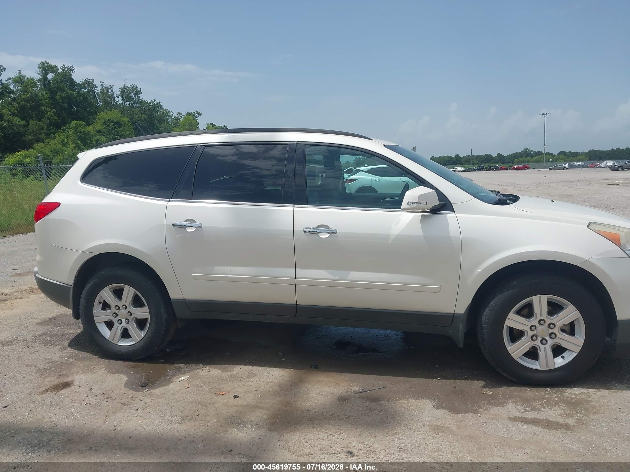 2012 Chevrolet Traverse Lt W/2lt White vin: 1GNKRJED2CJ318384