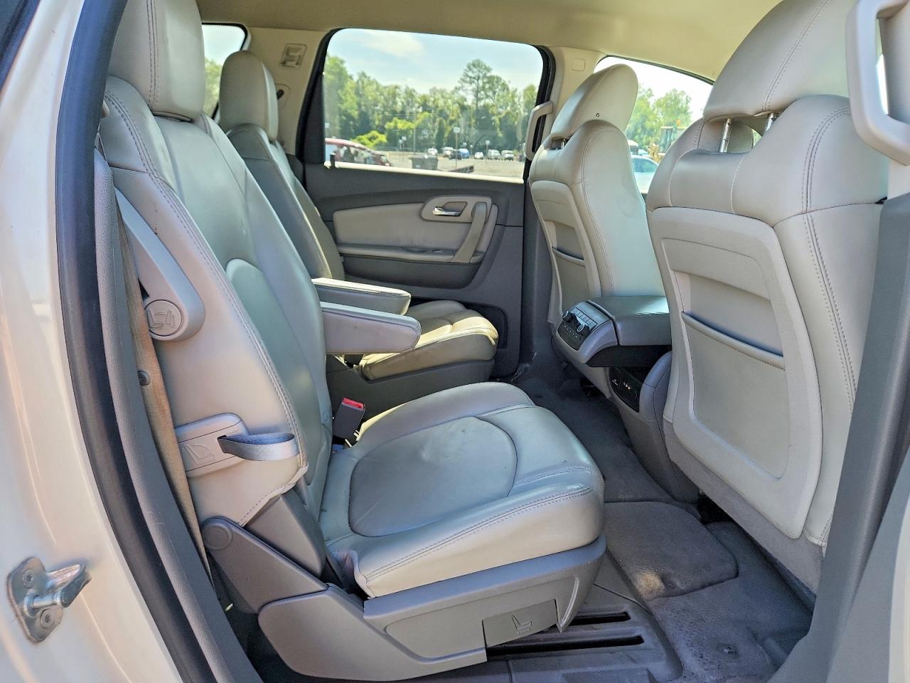 2012 Chevrolet Traverse Lt White vin: 1GNKRJED3CJ361552