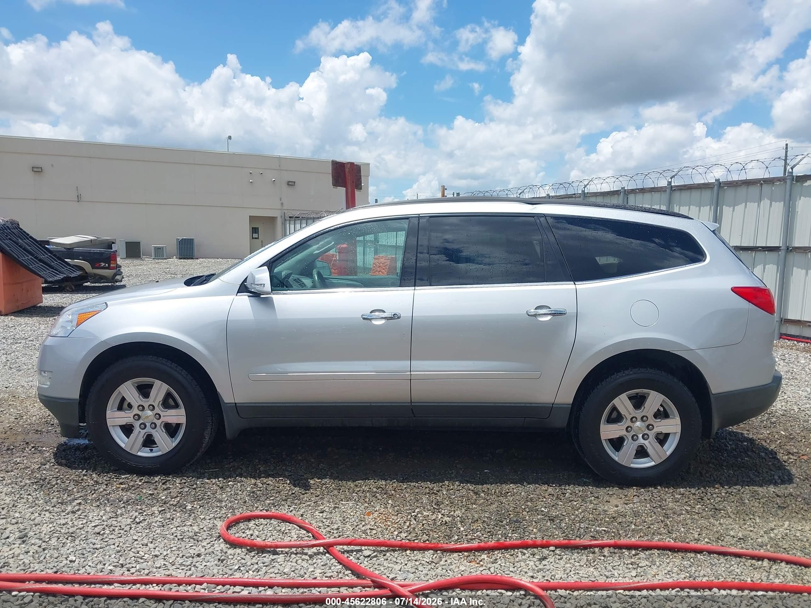 2012 Chevrolet Traverse Lt W/2lt Silver vin: 1GNKRJED8CJ235641
