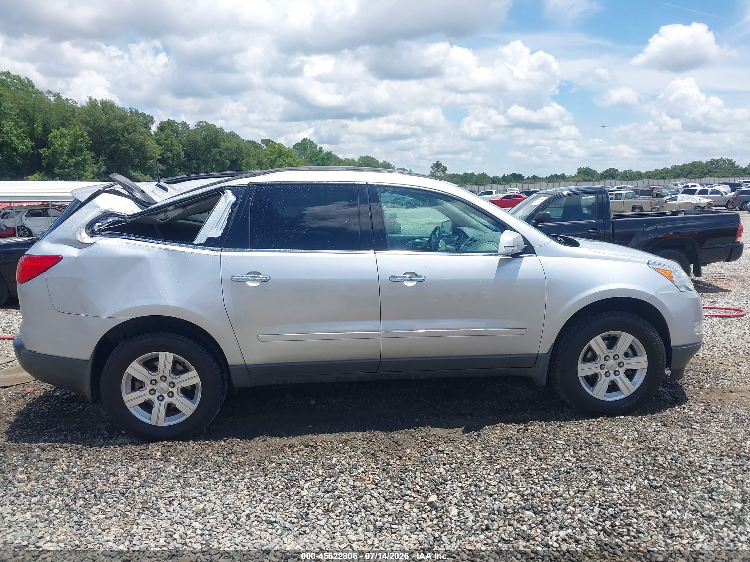 2012 Chevrolet Traverse Lt W/2lt Silver vin: 1GNKRJED8CJ235641