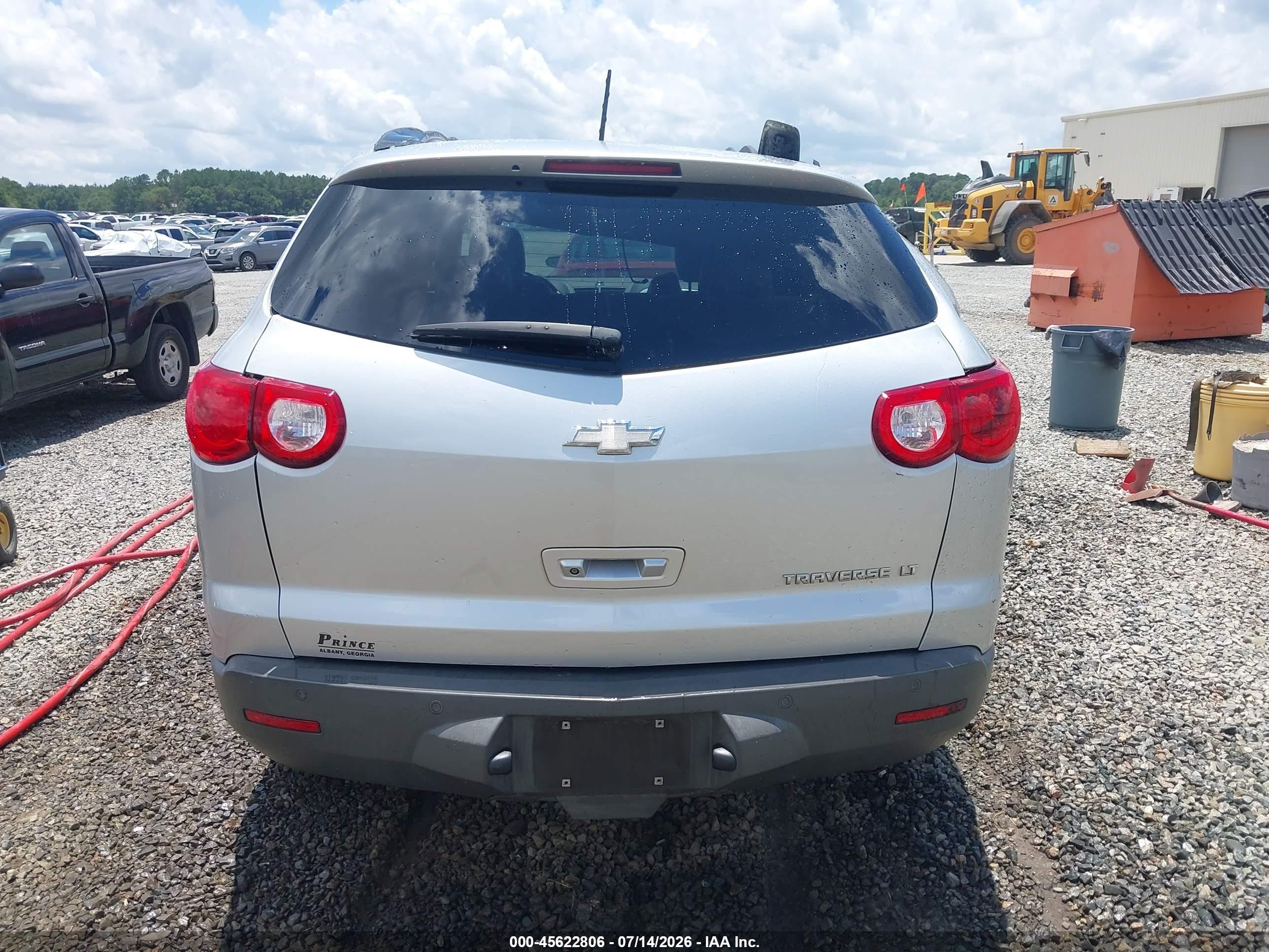 2012 Chevrolet Traverse Lt W/2lt Silver vin: 1GNKRJED8CJ235641