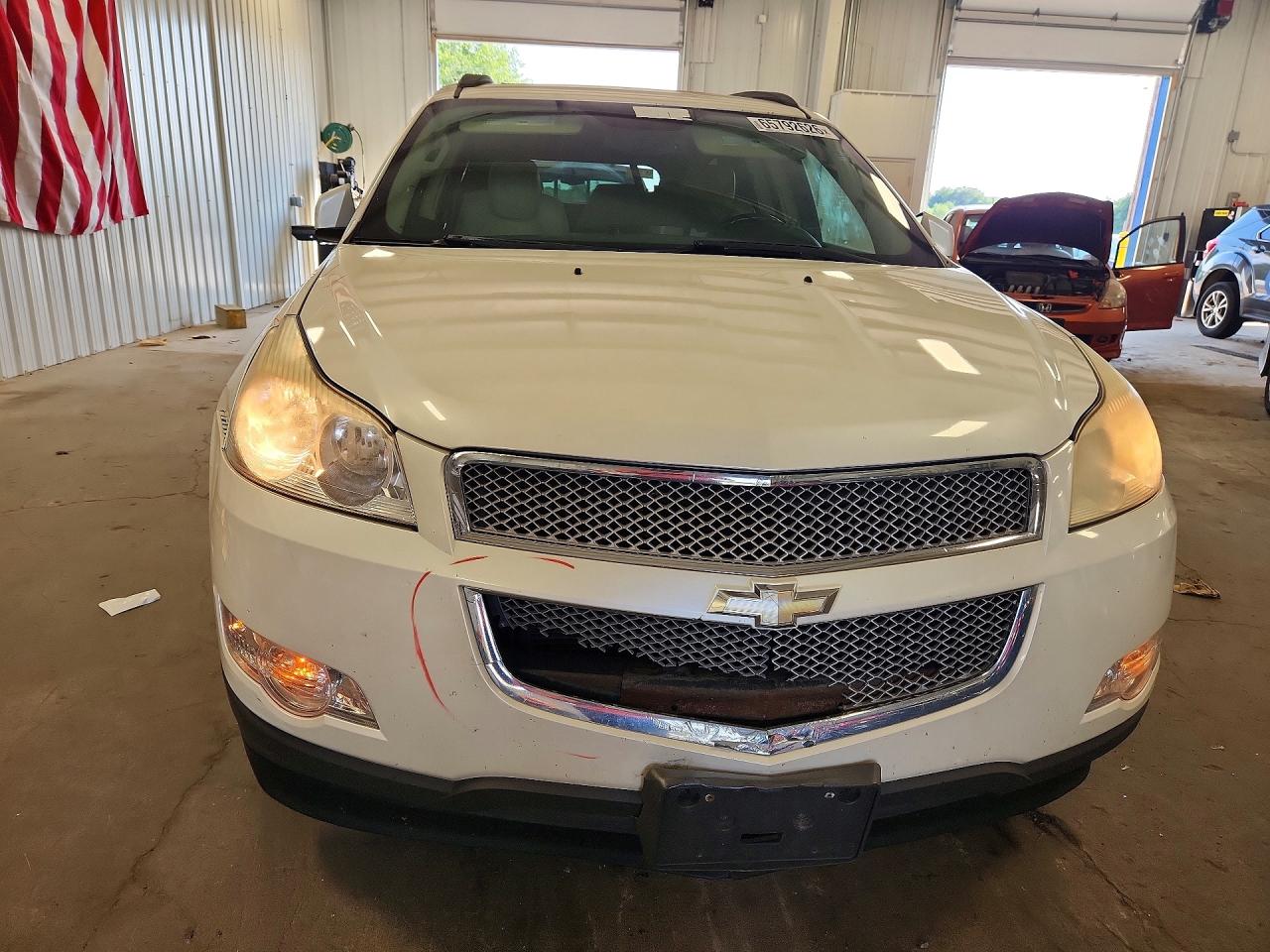 2011 Chevrolet Traverse Ltz Белый vin: 1GNKRLED2BJ170991