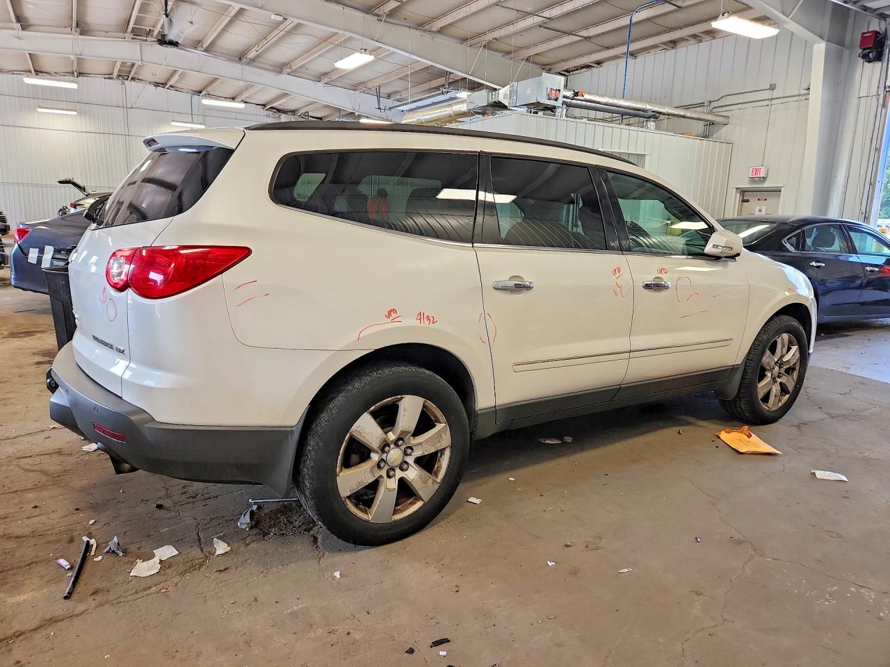2011 Chevrolet Traverse Ltz Белый vin: 1GNKRLED2BJ170991