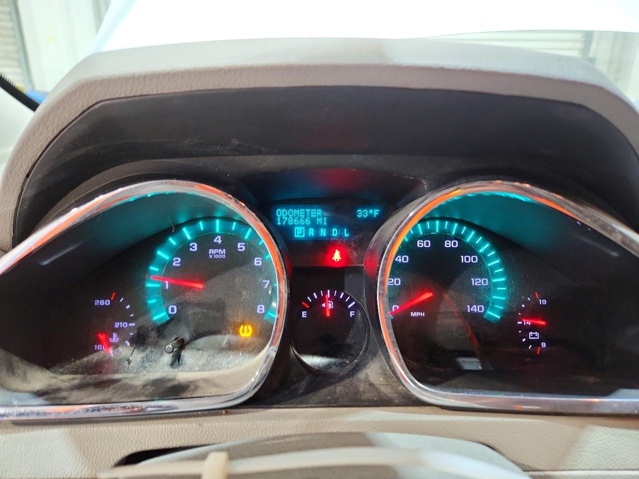 2011 Chevrolet Traverse Ls Silver vin: 1GNKVEED0BJ123885
