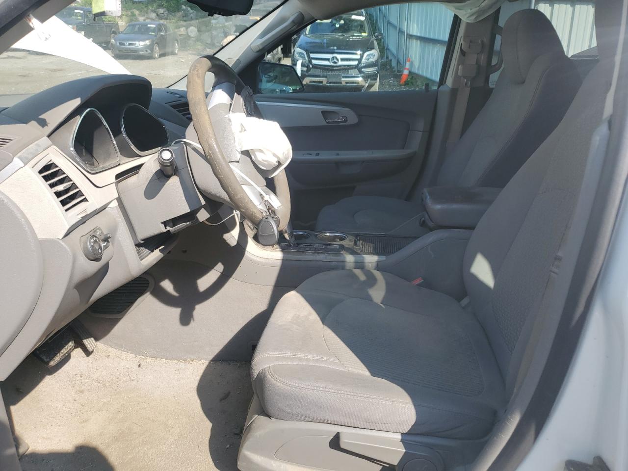 2012 Chevrolet Traverse Ls White vin: 1GNKVEED0CJ319407