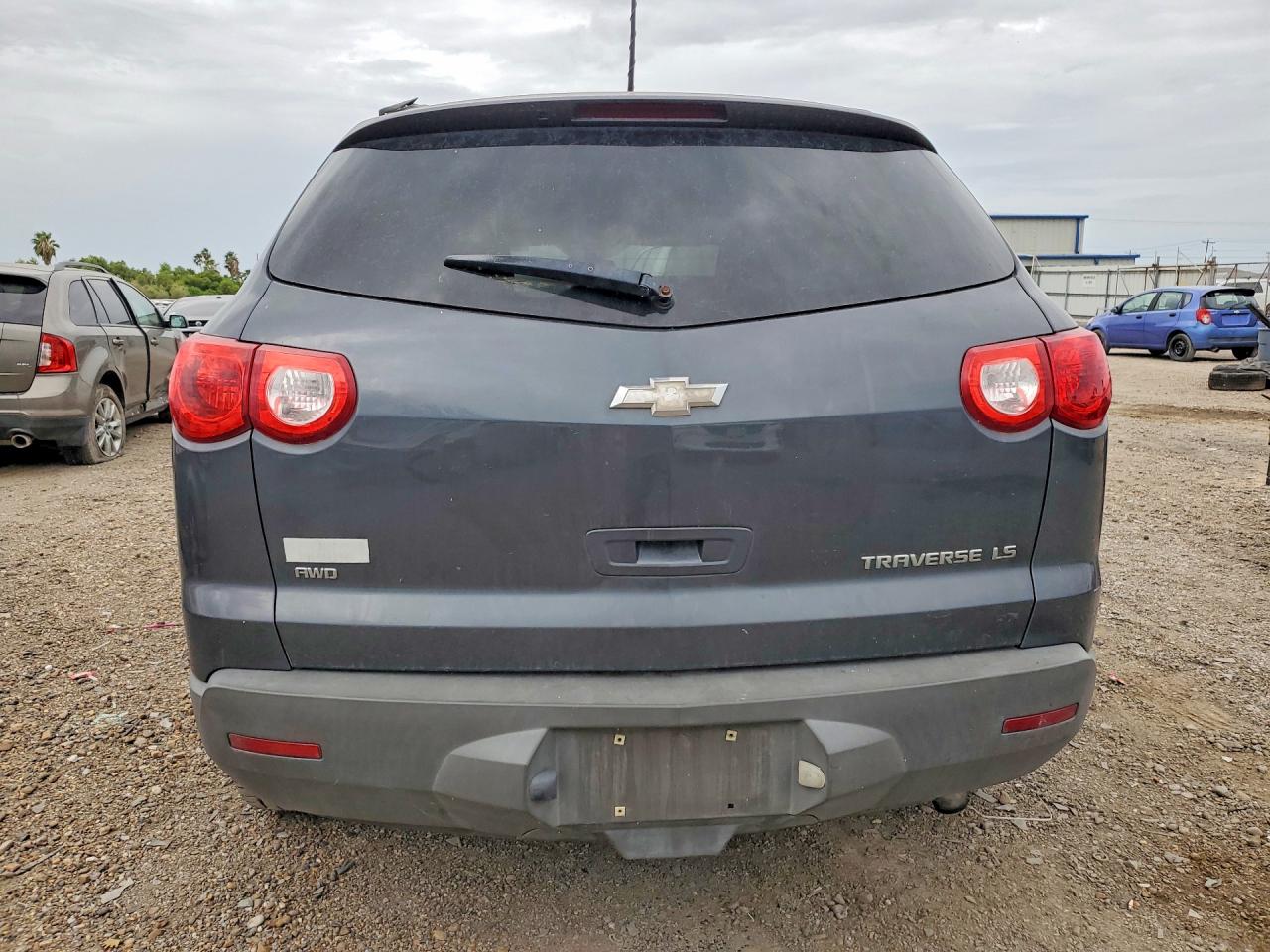 2011 Chevrolet Traverse Ls Gray vin: 1GNKVEED3BJ252039
