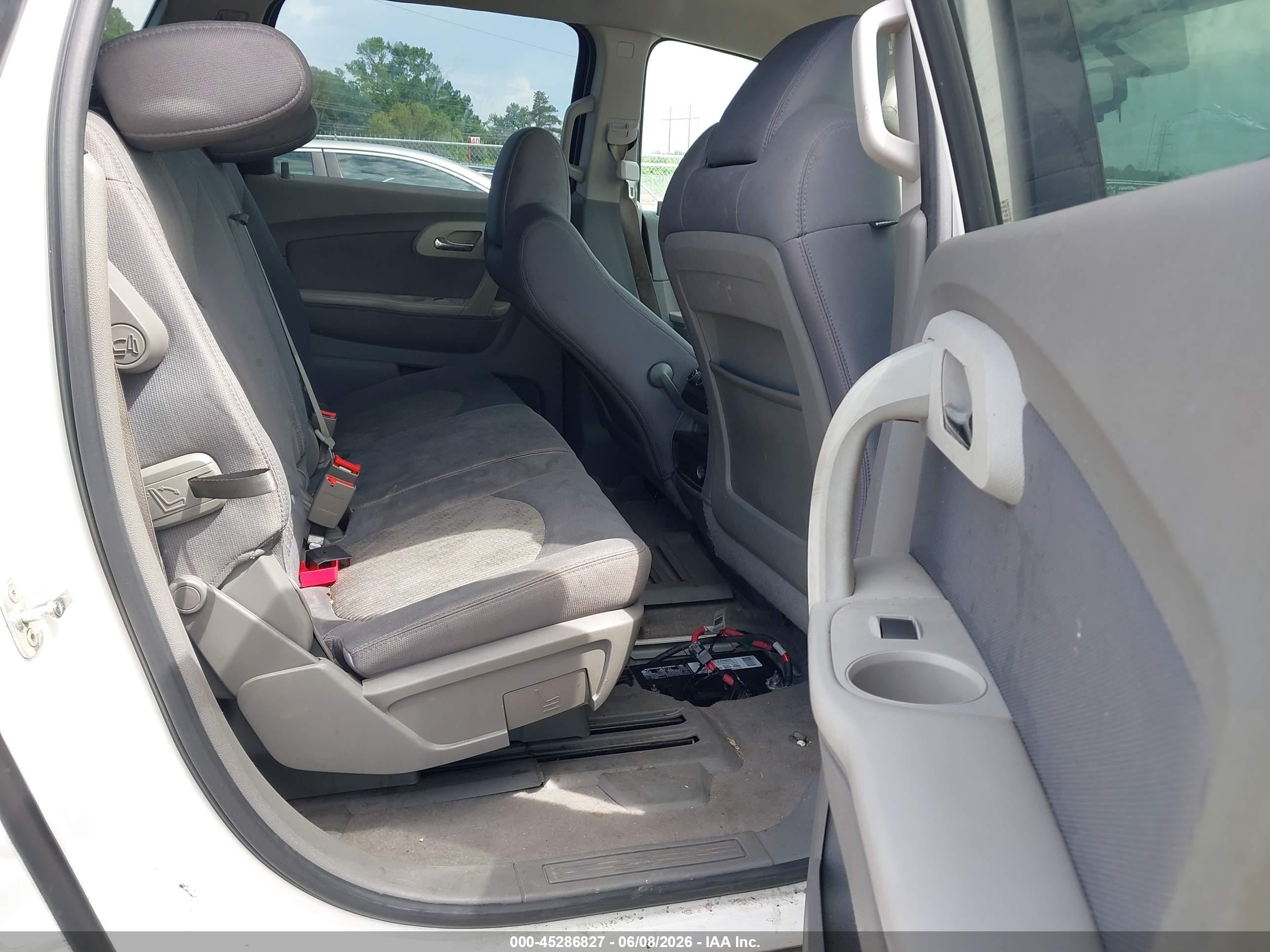 2011 Chevrolet Traverse Ls Белый vin: 1GNKVEEDXBJ278332