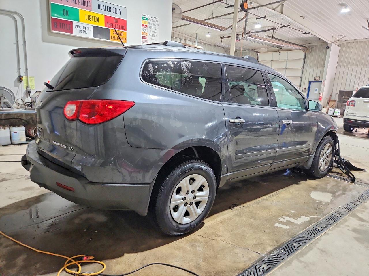 2011 Chevrolet Traverse Ls Gray vin: 1GNKVEEDXBJ333264