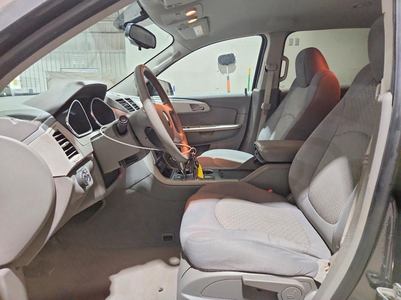 2011 Chevrolet Traverse Ls Gray vin: 1GNKVEEDXBJ333264