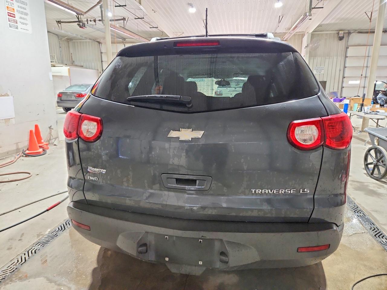 2011 Chevrolet Traverse Ls Gray vin: 1GNKVEEDXBJ333264