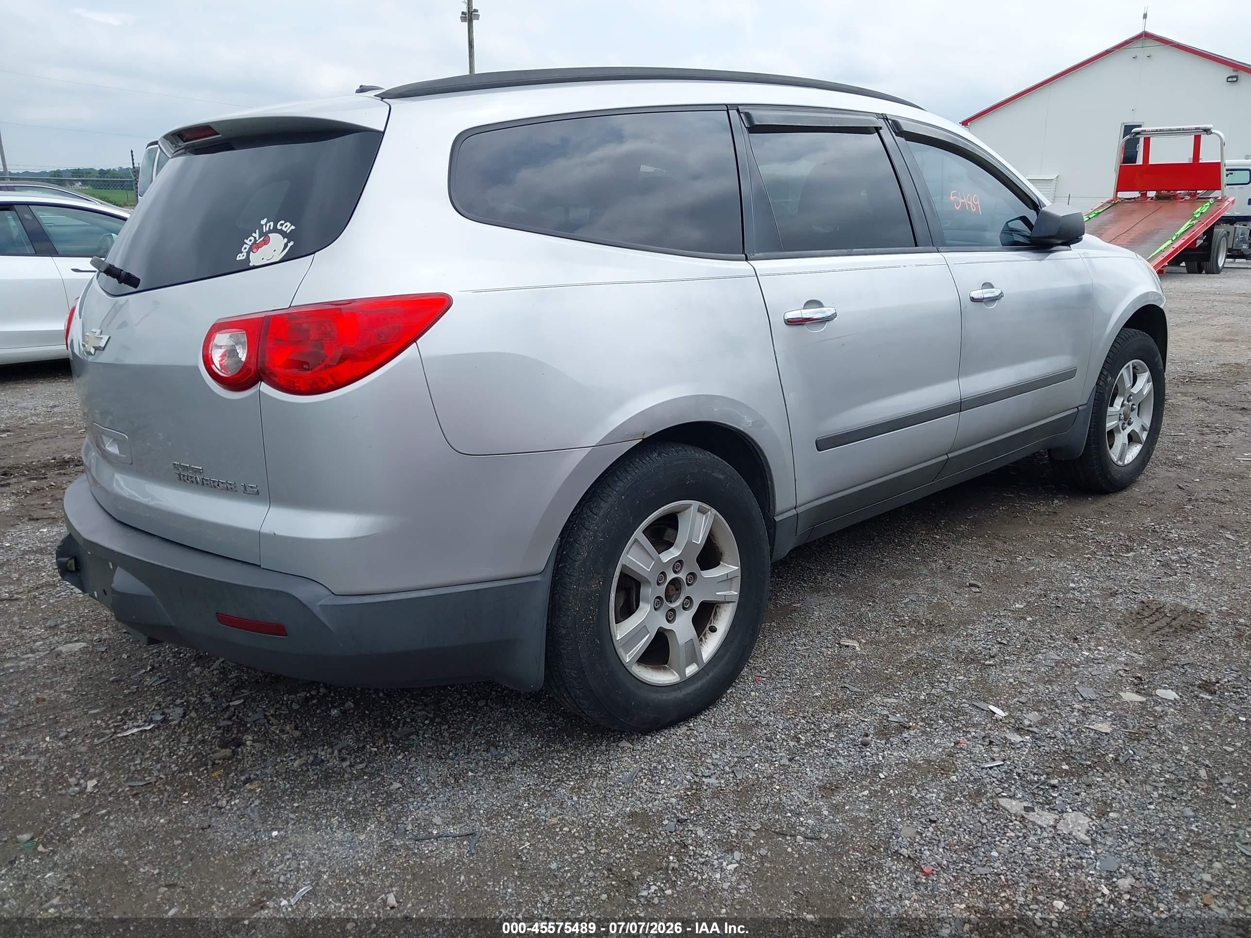 2011 Chevrolet Traverse Ls Silver vin: 1GNKVEEDXBJ352848