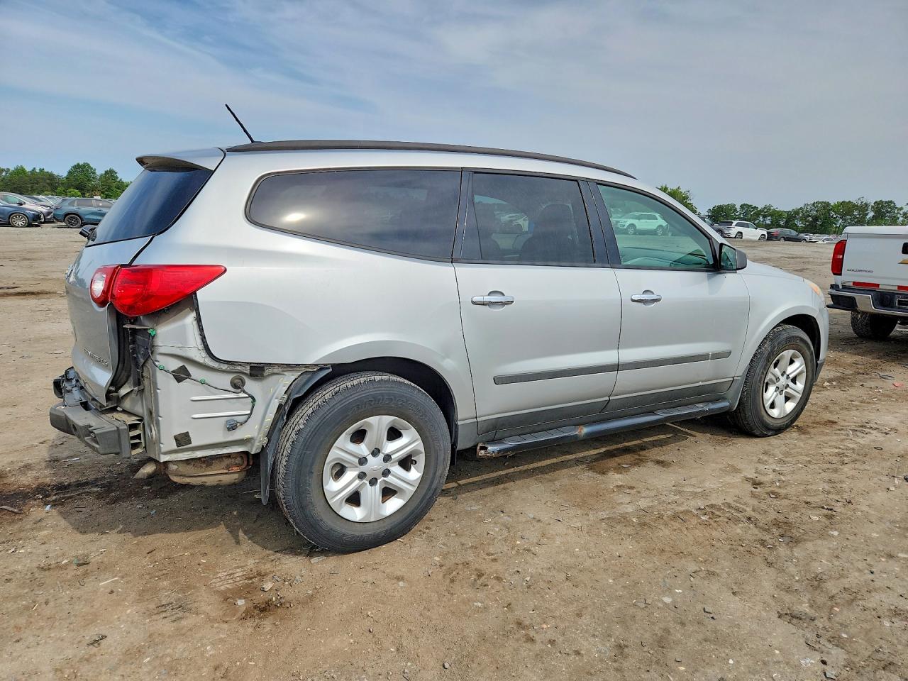 2012 Chevrolet Traverse Ls Silver vin: 1GNKVFED3CJ377419