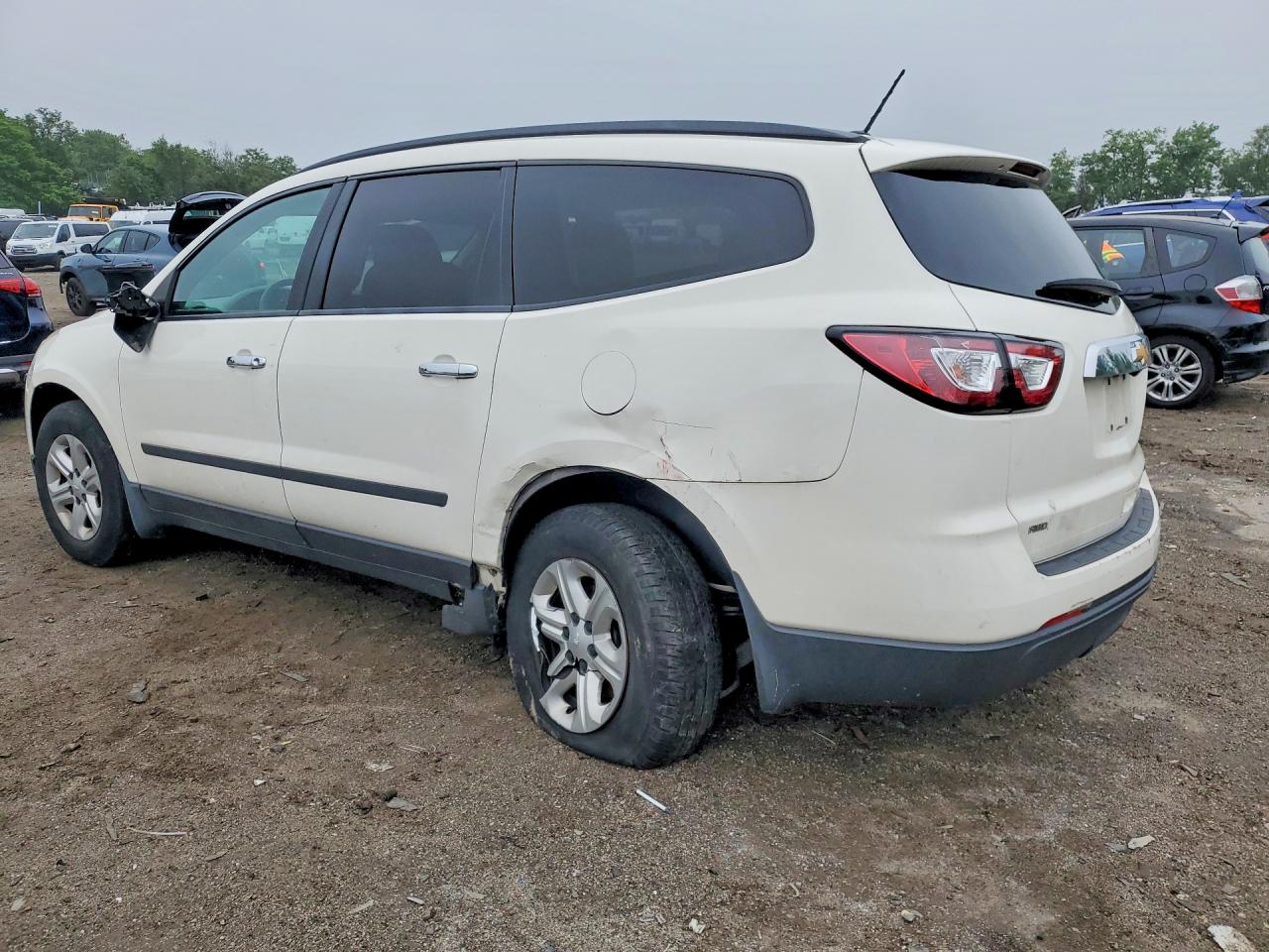 2015 Chevrolet Traverse Ls White vin: 1GNKVFED3FJ319539