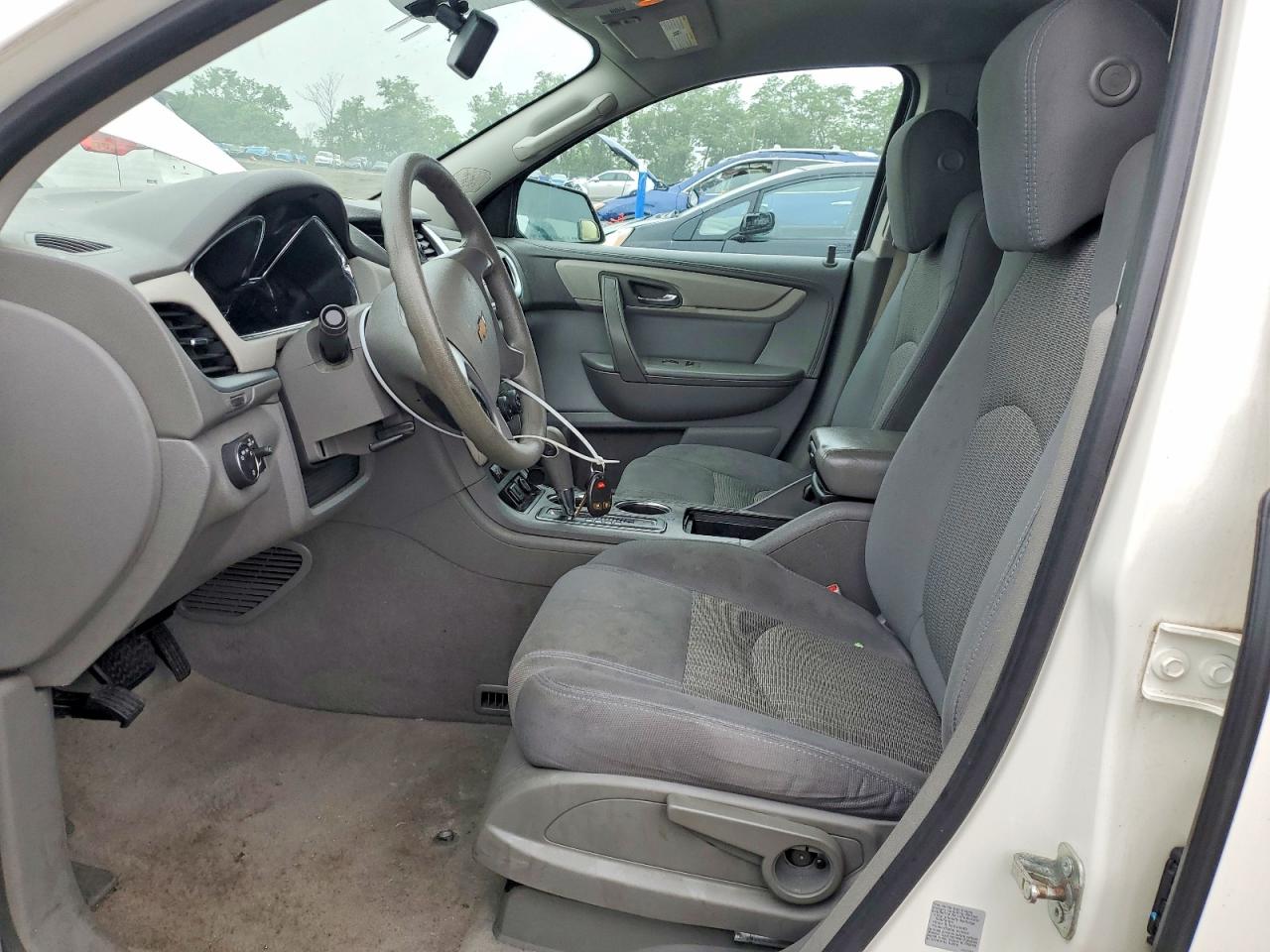 2015 Chevrolet Traverse Ls White vin: 1GNKVFED3FJ319539