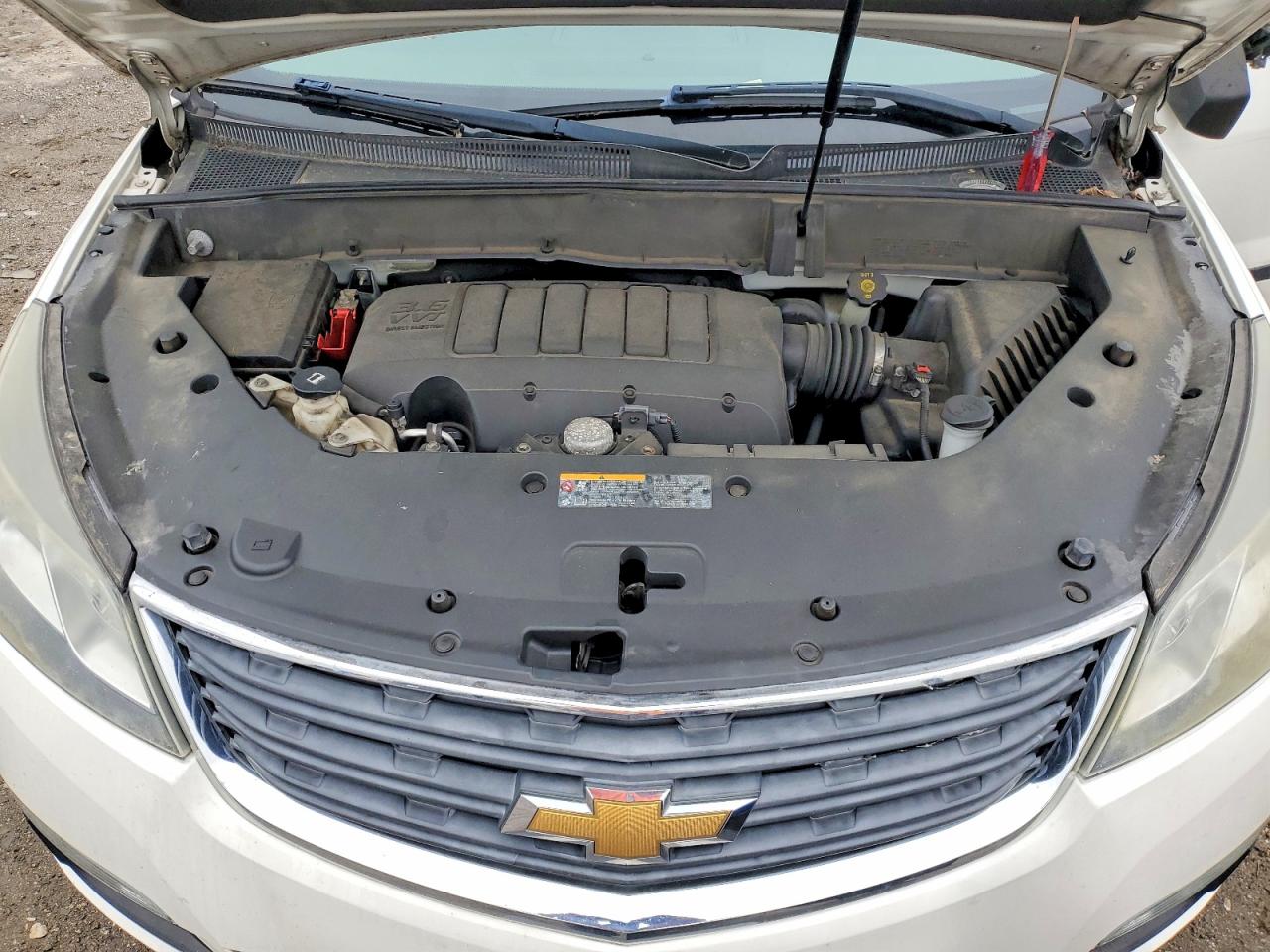 2015 Chevrolet Traverse Ls White vin: 1GNKVFED3FJ319539