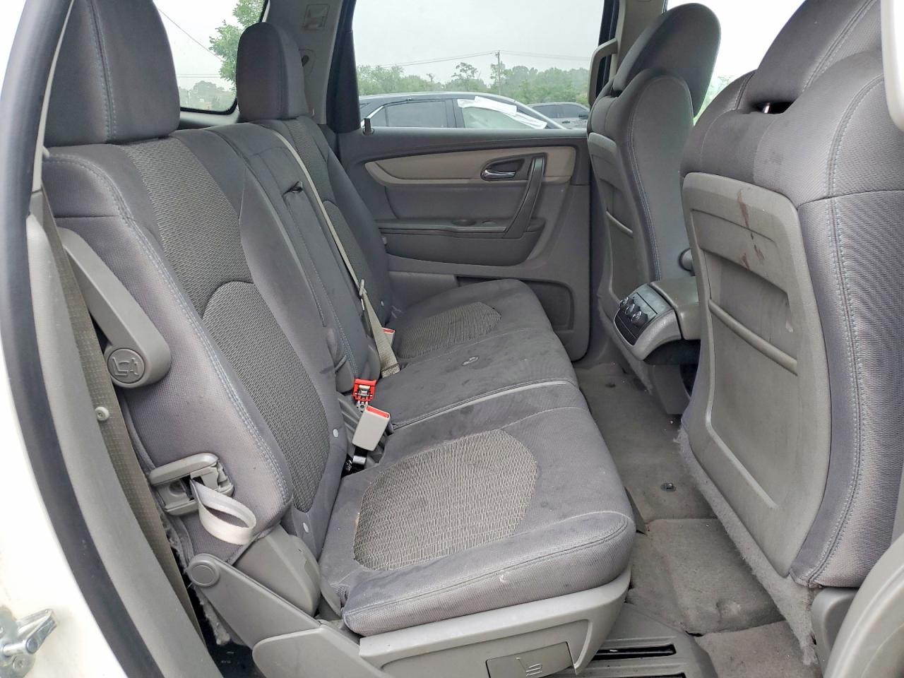 2015 Chevrolet Traverse Ls White vin: 1GNKVFED3FJ319539