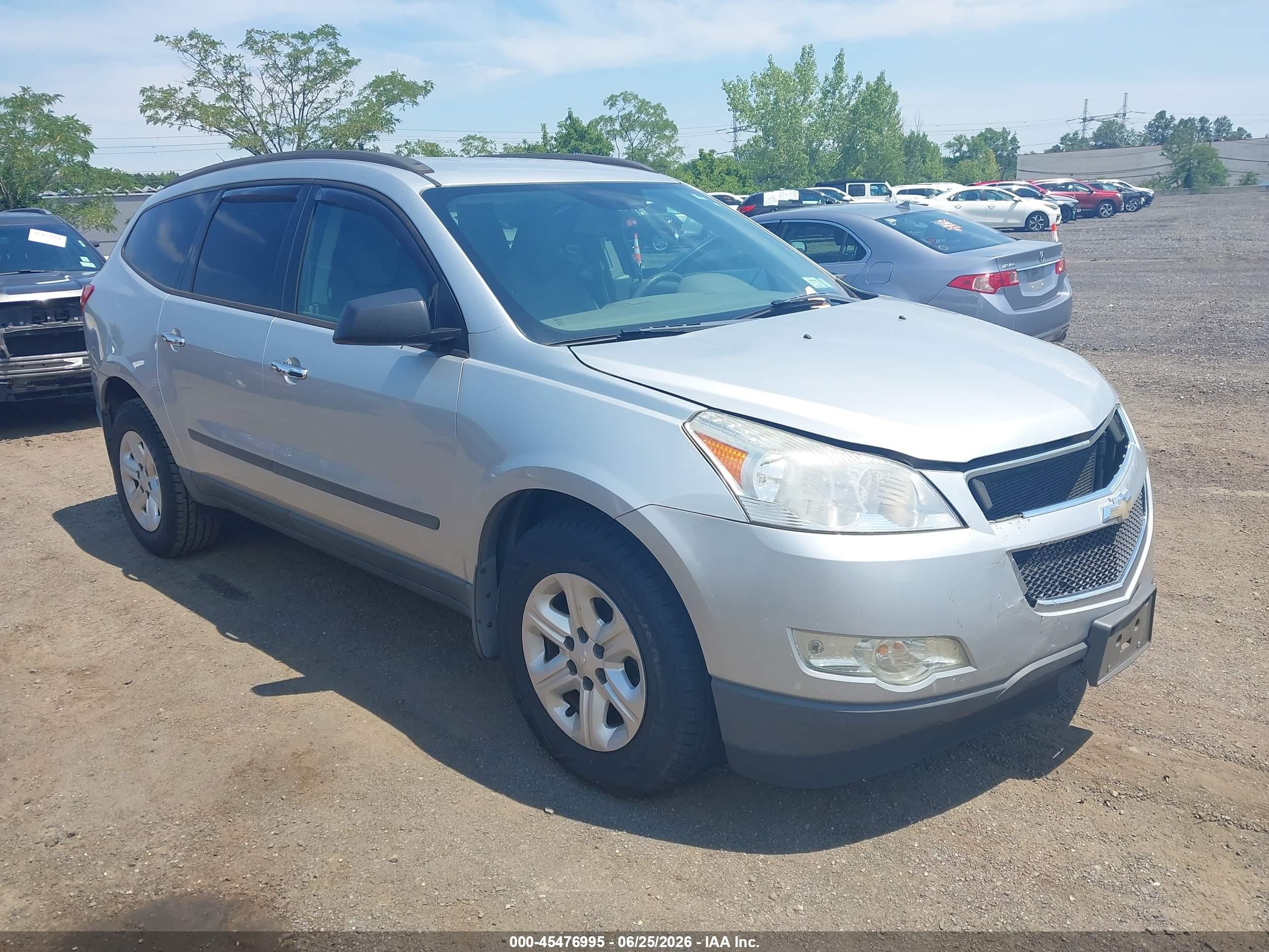 2012 Chevrolet Traverse Ls Серебряный vin: 1GNKVFED4CJ136405