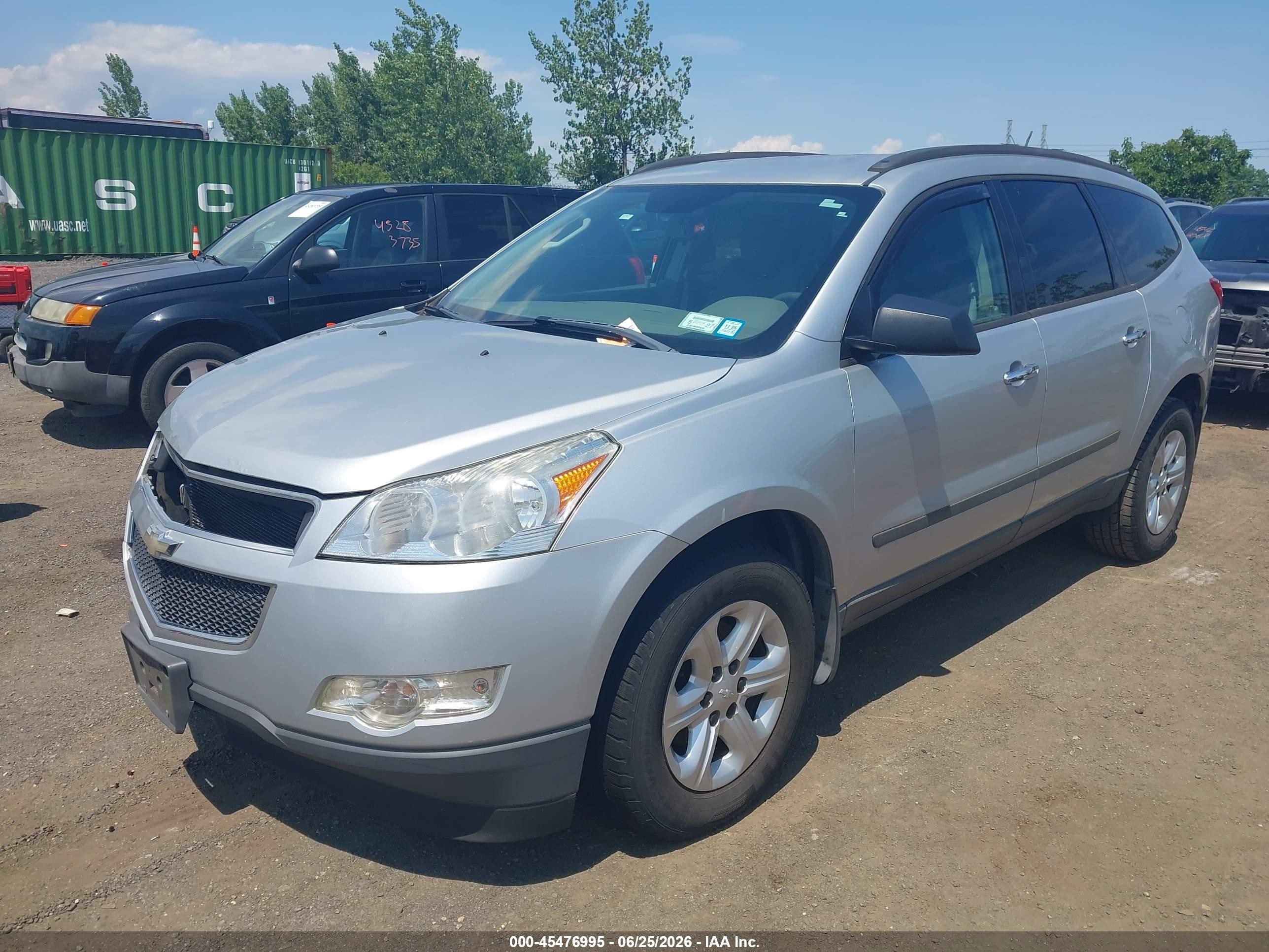 2012 Chevrolet Traverse Ls Silver vin: 1GNKVFED4CJ136405
