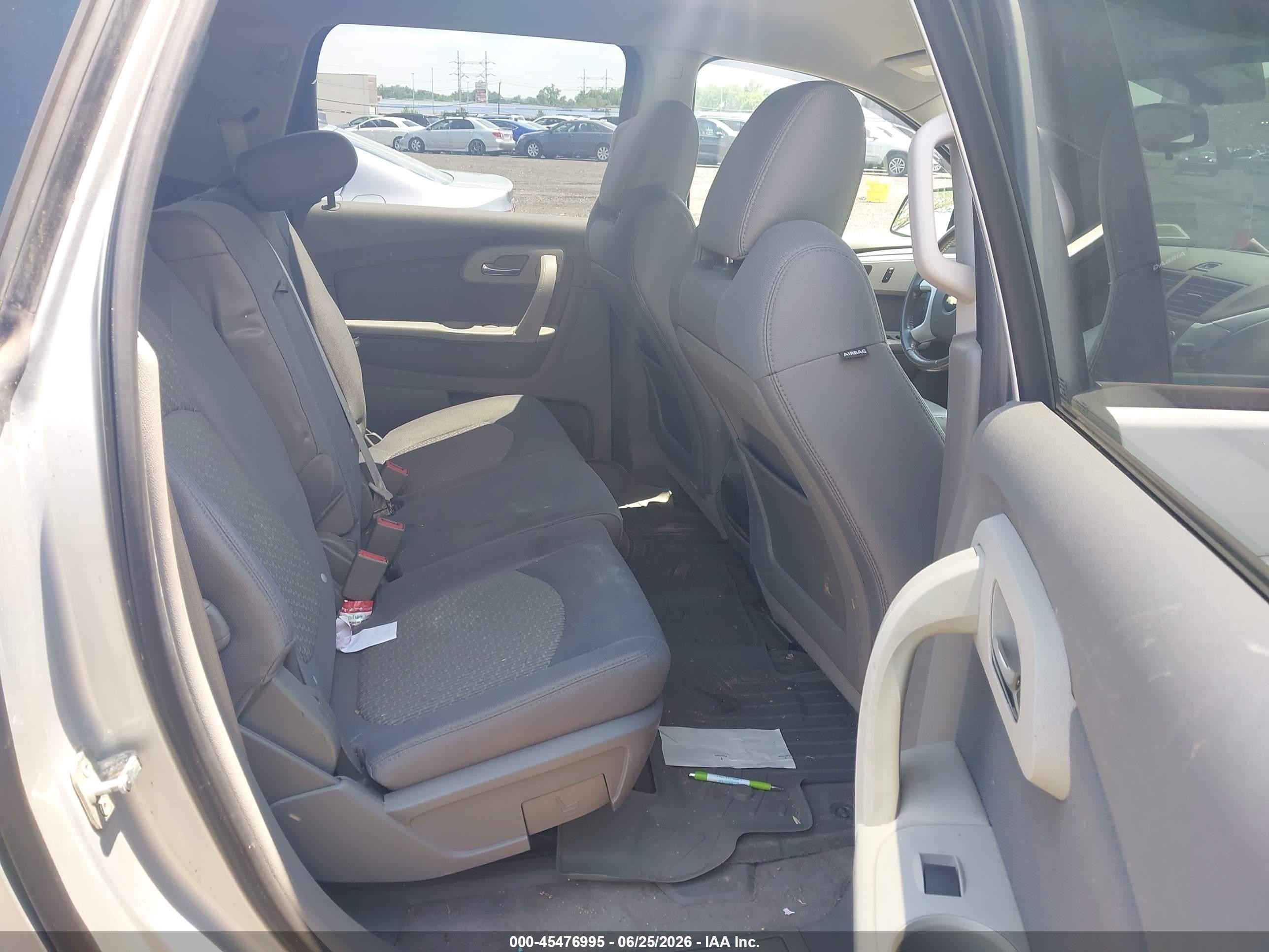 2012 Chevrolet Traverse Ls Silver vin: 1GNKVFED4CJ136405