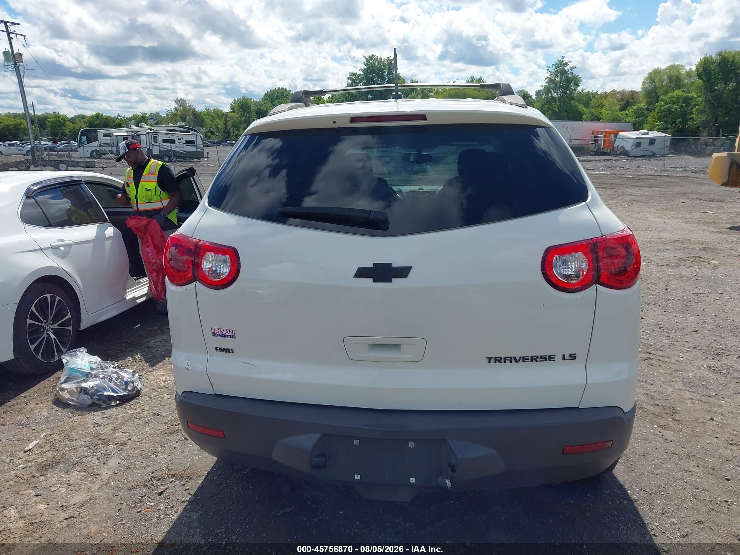 2012 Chevrolet Traverse Ls White vin: 1GNKVFED4CJ422240