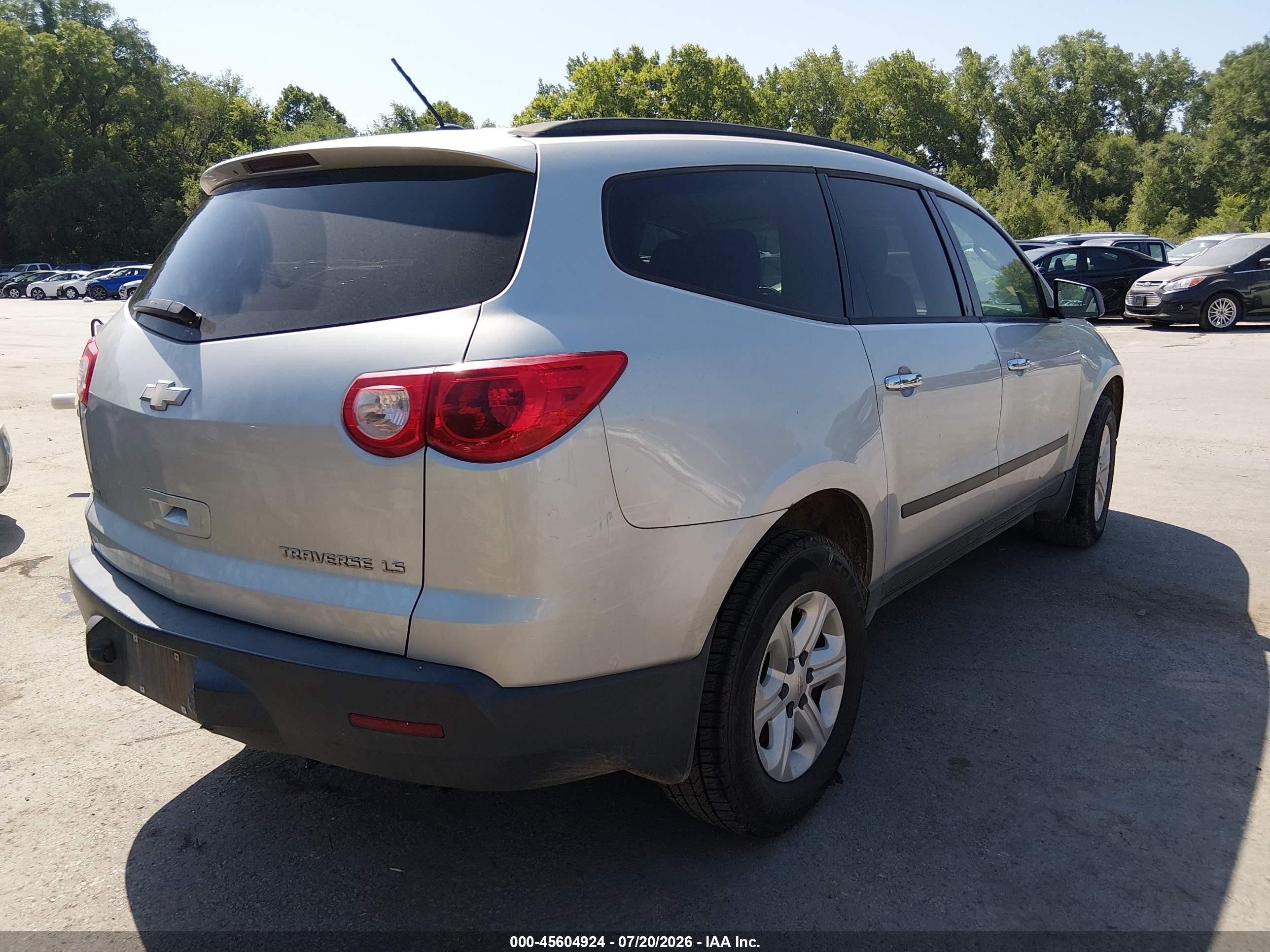 2011 Chevrolet Traverse Ls Silver vin: 1GNKVFED5BJ282780