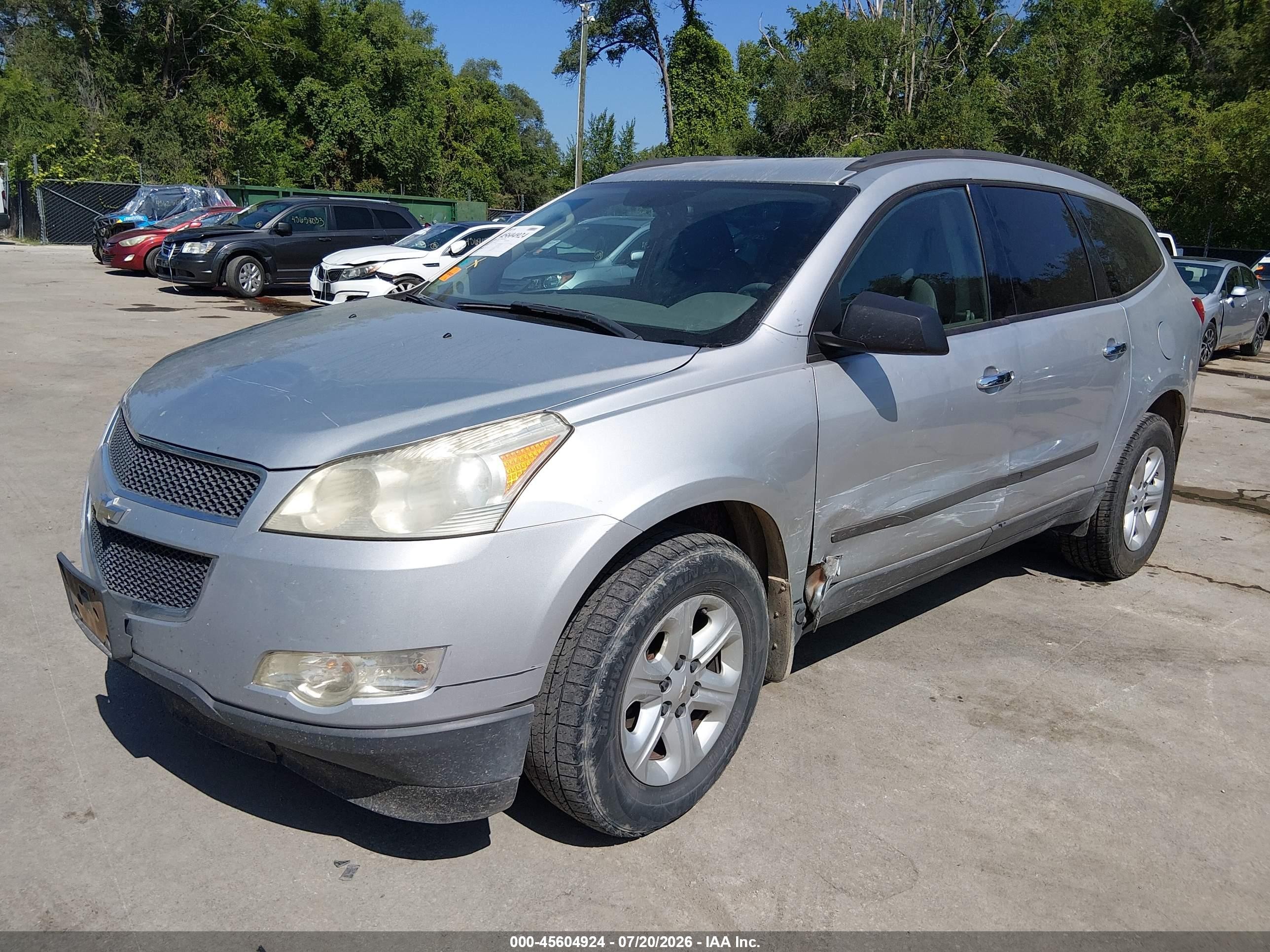2011 Chevrolet Traverse Ls Silver vin: 1GNKVFED5BJ282780