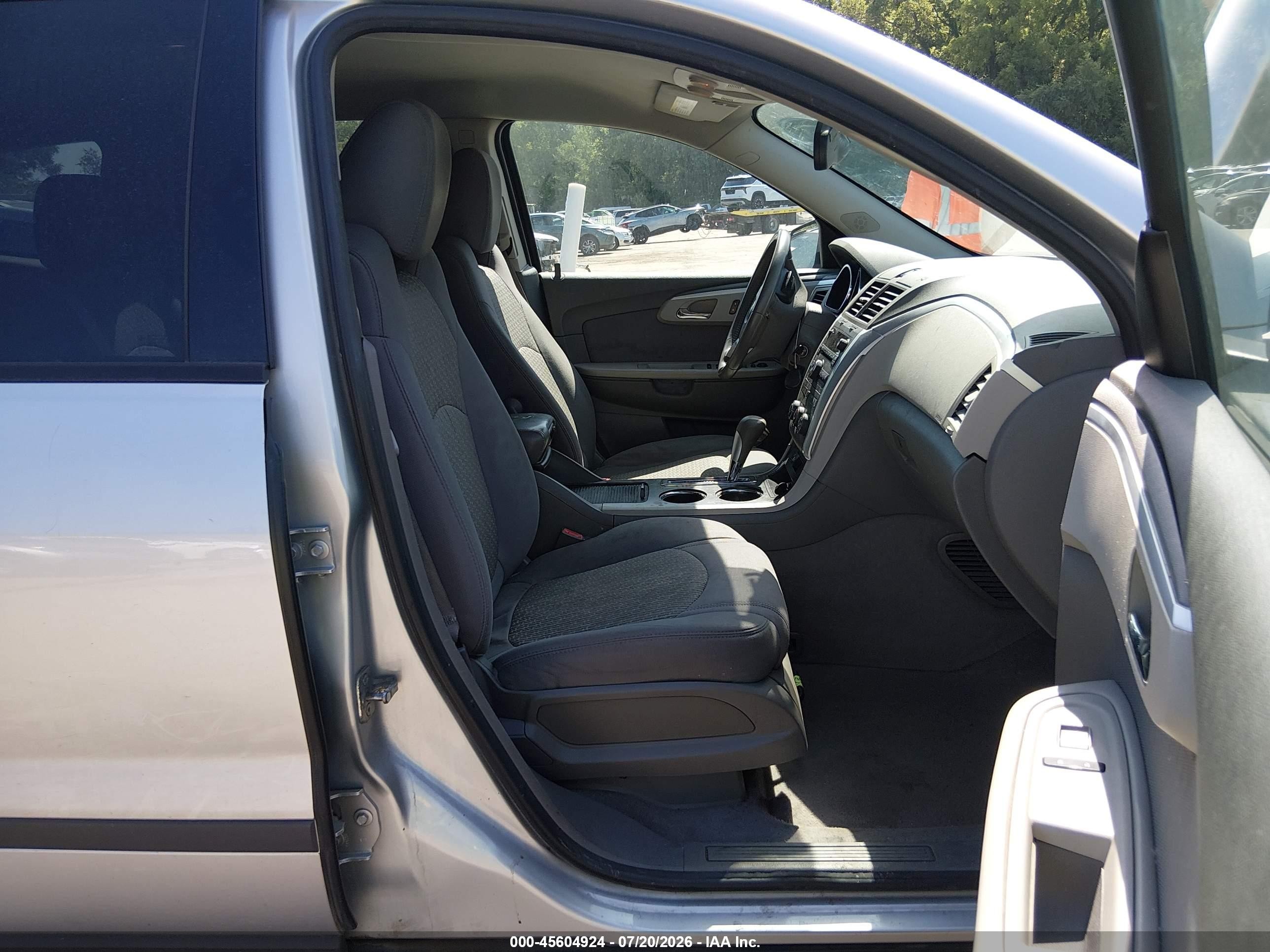2011 Chevrolet Traverse Ls Silver vin: 1GNKVFED5BJ282780