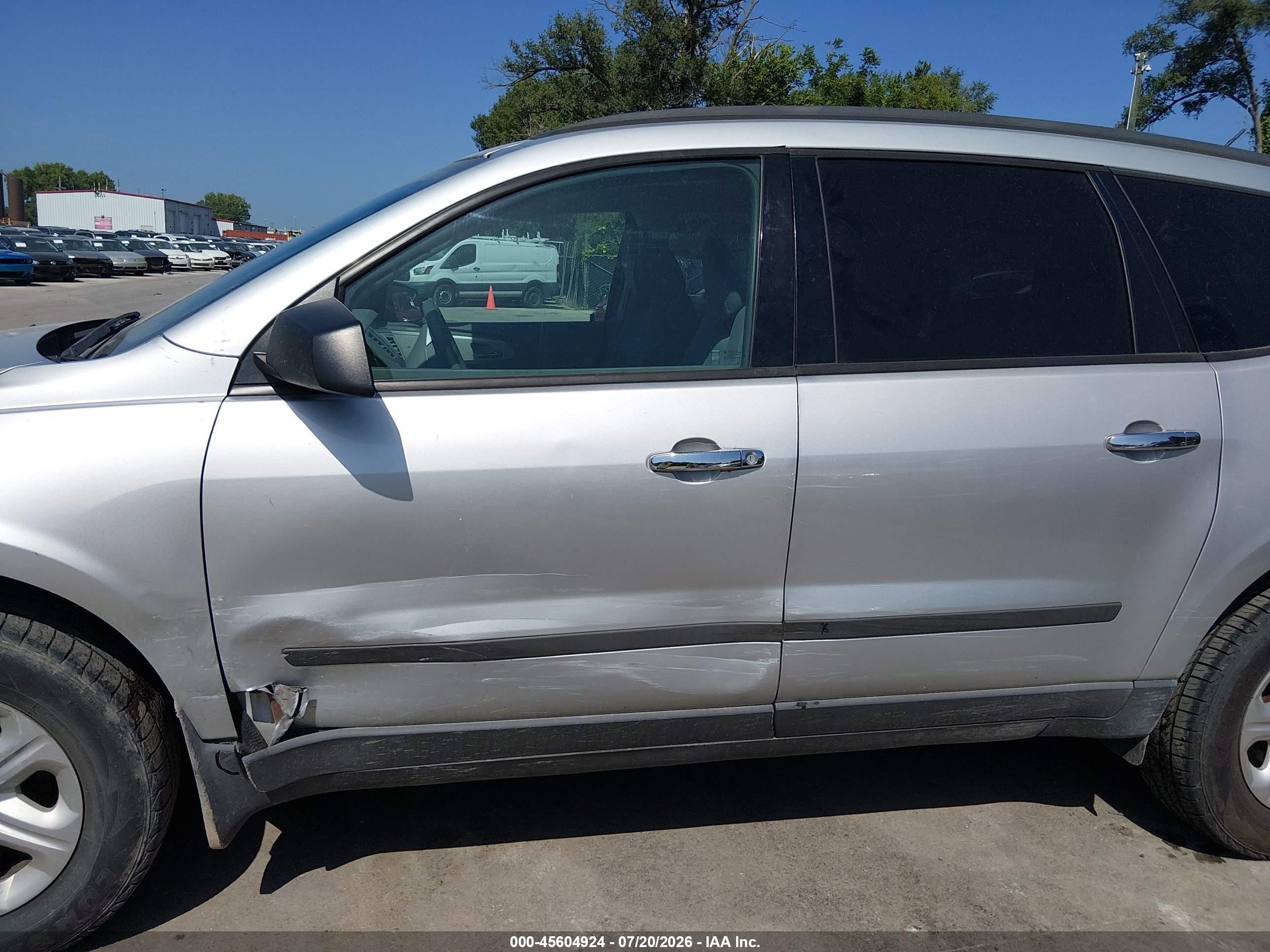 2011 Chevrolet Traverse Ls Silver vin: 1GNKVFED5BJ282780