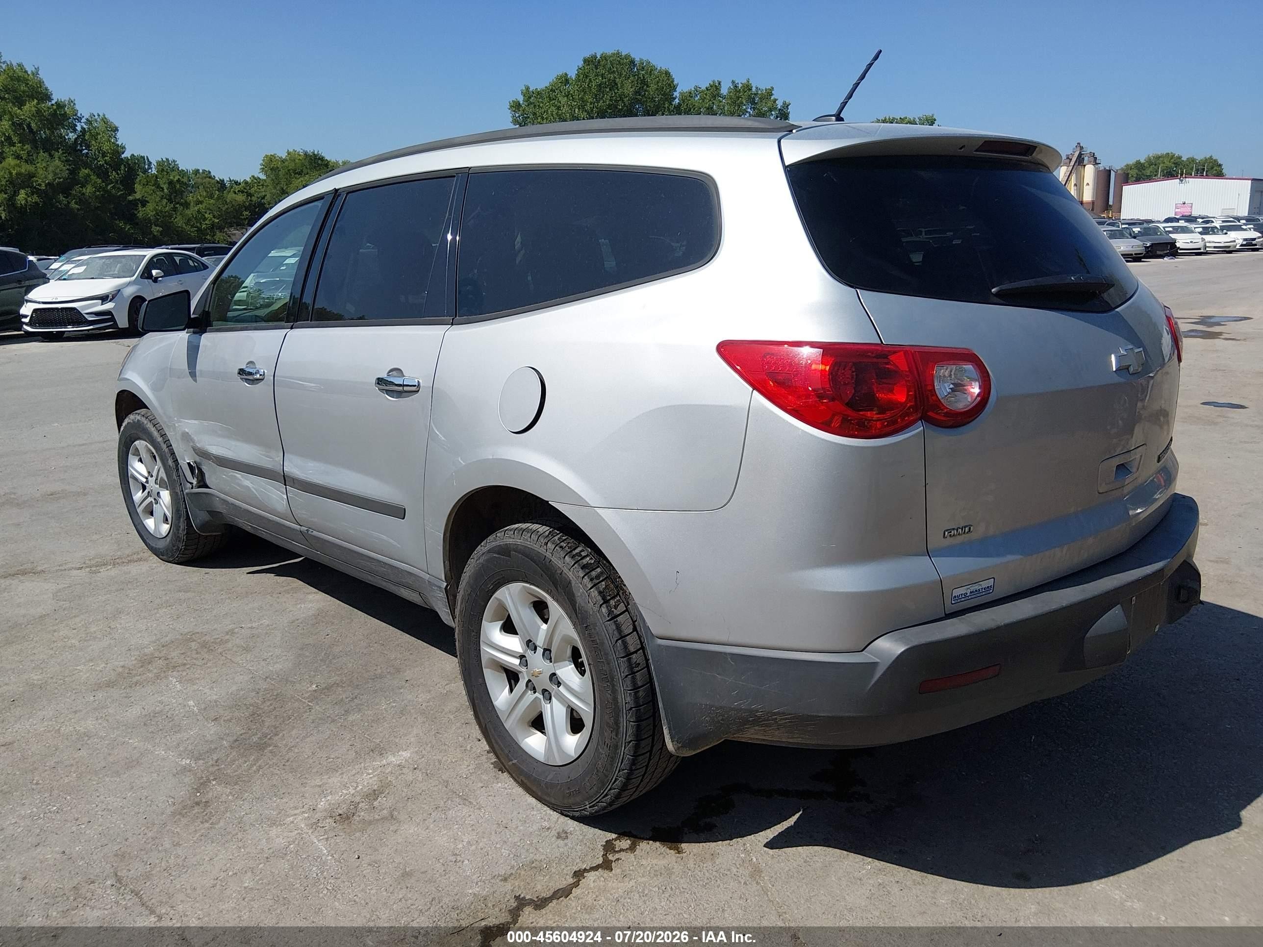 2011 Chevrolet Traverse Ls Silver vin: 1GNKVFED5BJ282780