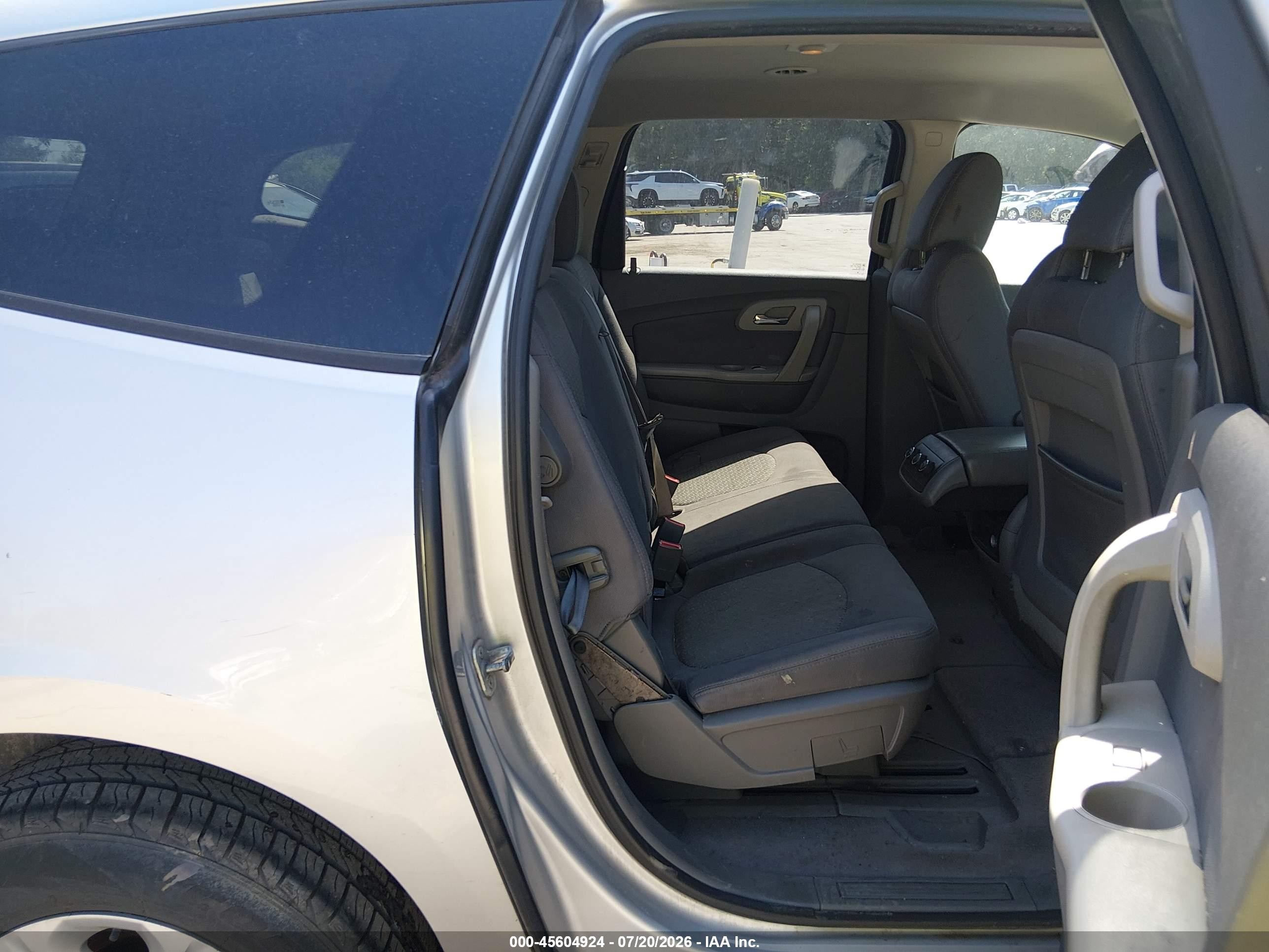 2011 Chevrolet Traverse Ls Silver vin: 1GNKVFED5BJ282780