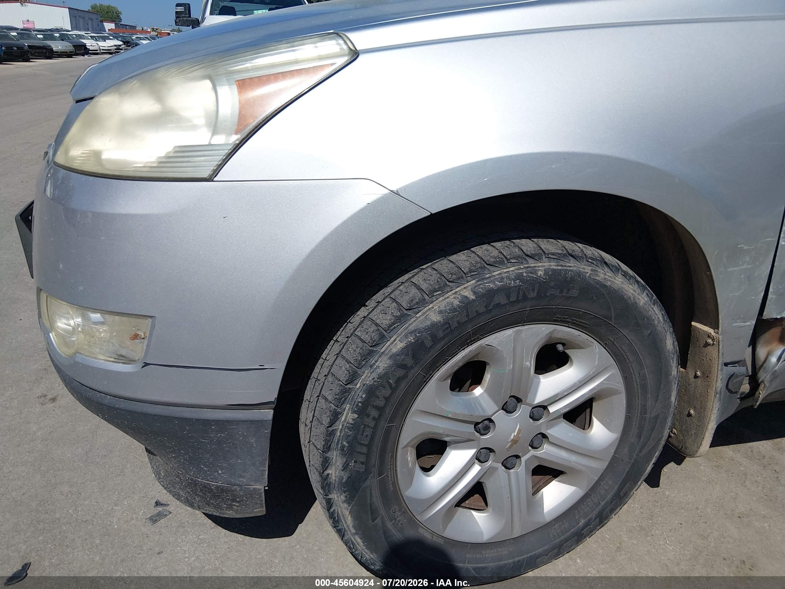 2011 Chevrolet Traverse Ls Silver vin: 1GNKVFED5BJ282780