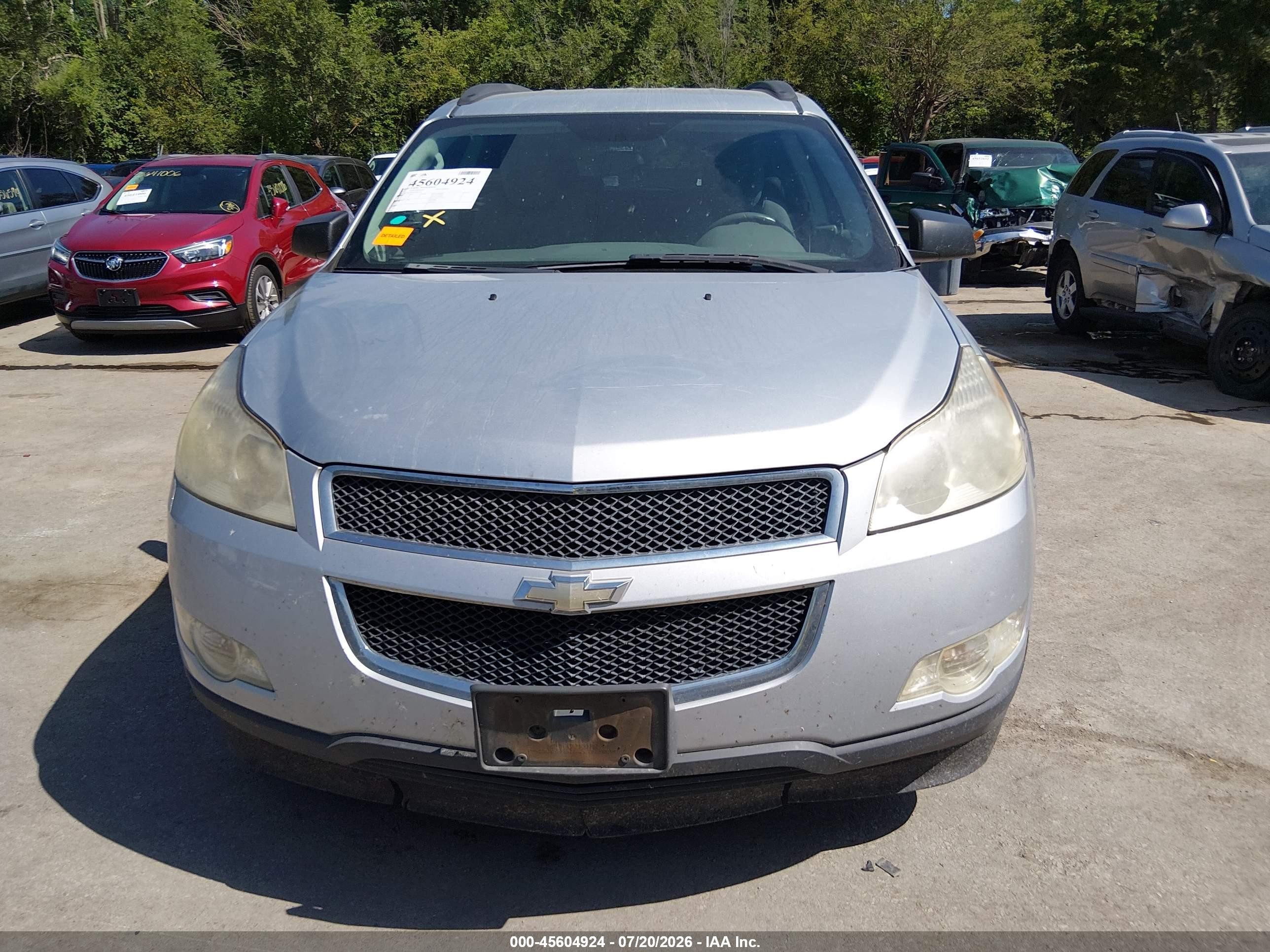 2011 Chevrolet Traverse Ls Silver vin: 1GNKVFED5BJ282780