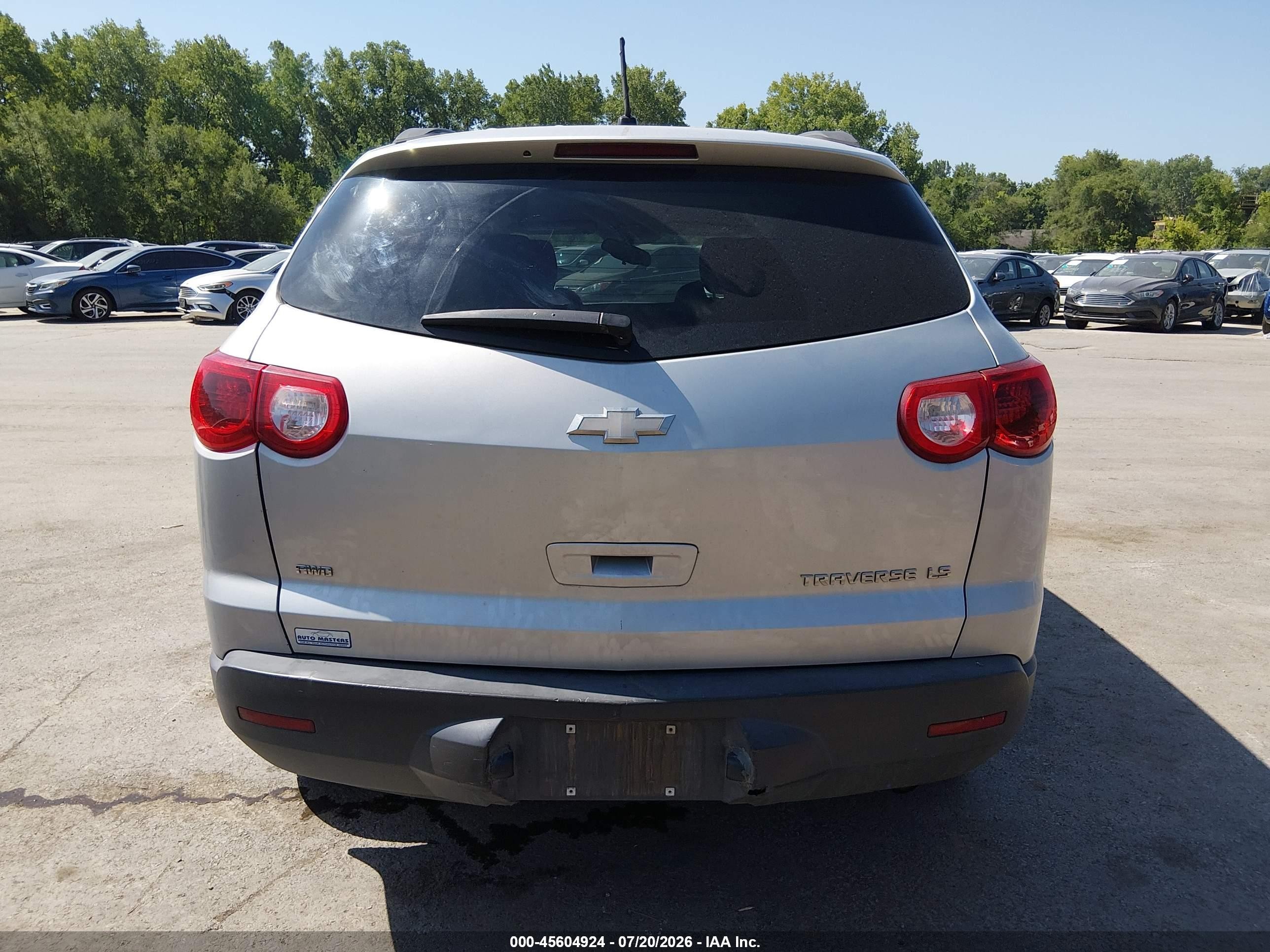 2011 Chevrolet Traverse Ls Silver vin: 1GNKVFED5BJ282780