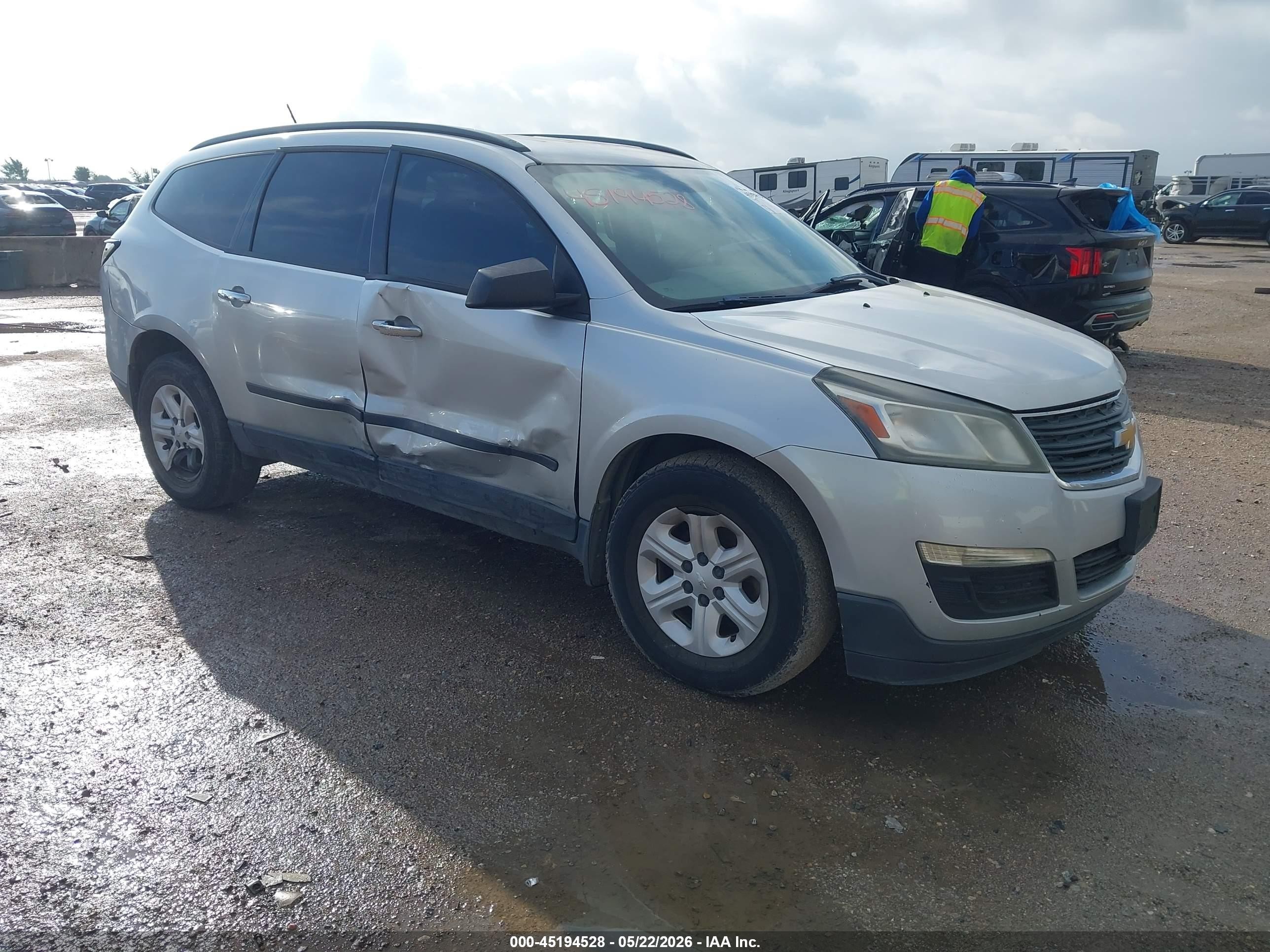 2014 Chevrolet Traverse Ls Silver vin: 1GNKVFED5EJ352069