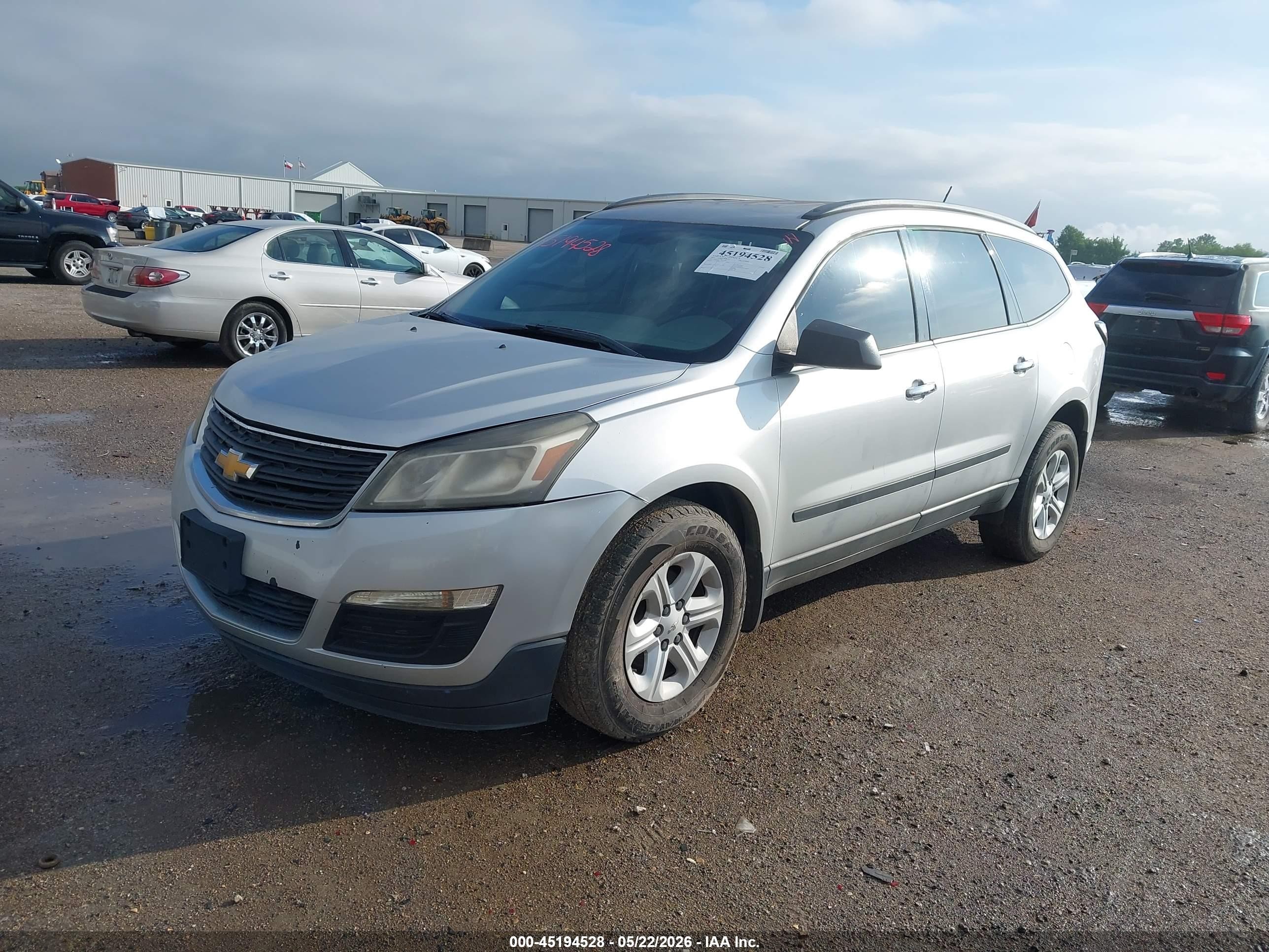 2014 Chevrolet Traverse Ls Silver vin: 1GNKVFED5EJ352069