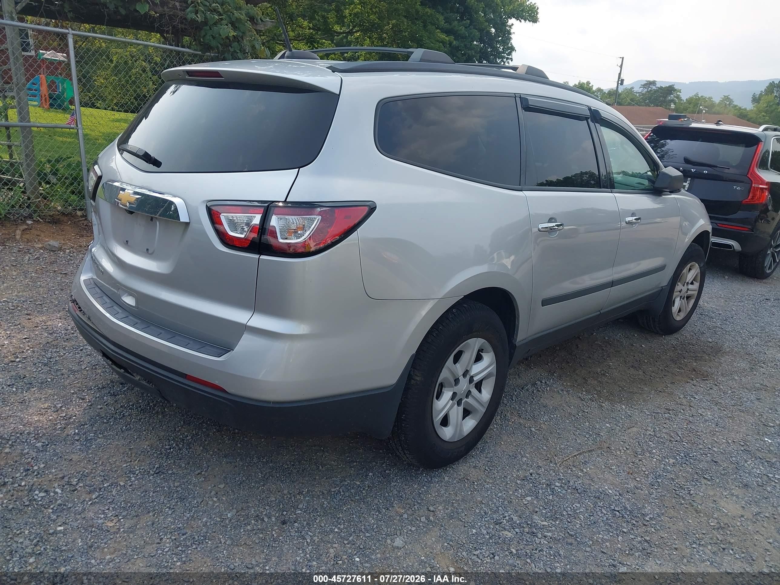 2017 Chevrolet Traverse Ls Silver vin: 1GNKVFED5HJ206369
