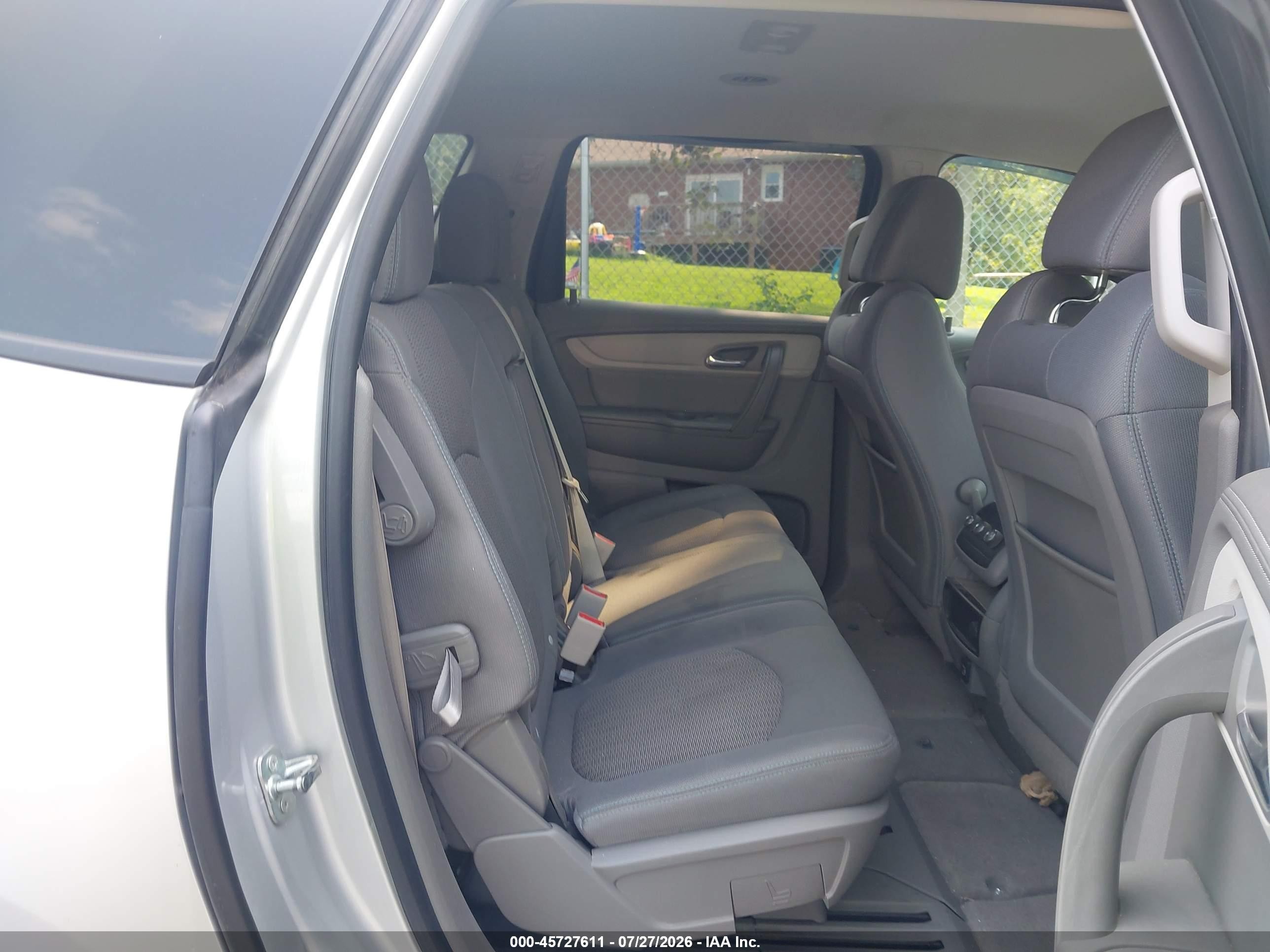 2017 Chevrolet Traverse Ls Silver vin: 1GNKVFED5HJ206369
