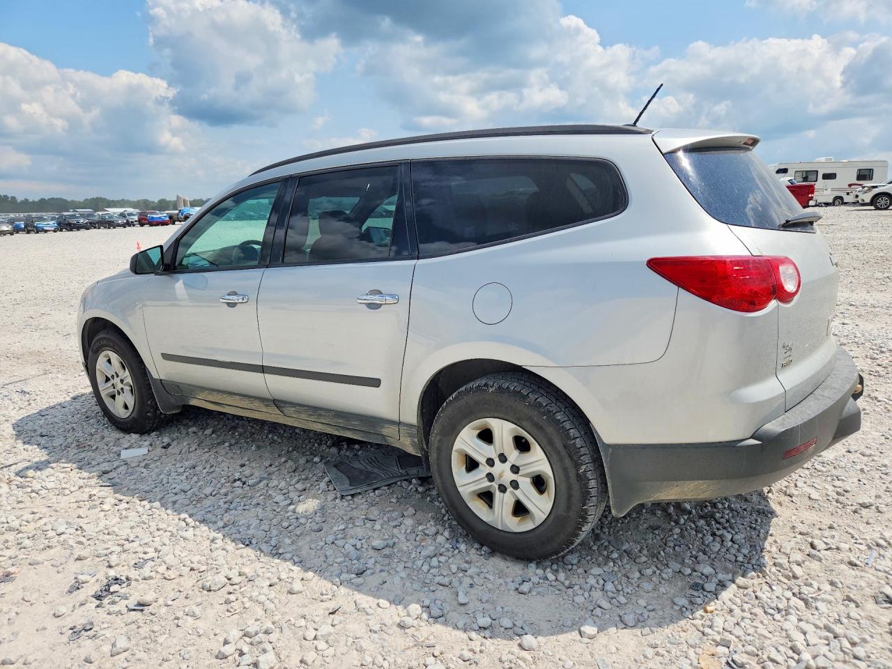 2011 Chevrolet Traverse Ls Серебряный vin: 1GNKVFED6BJ295490