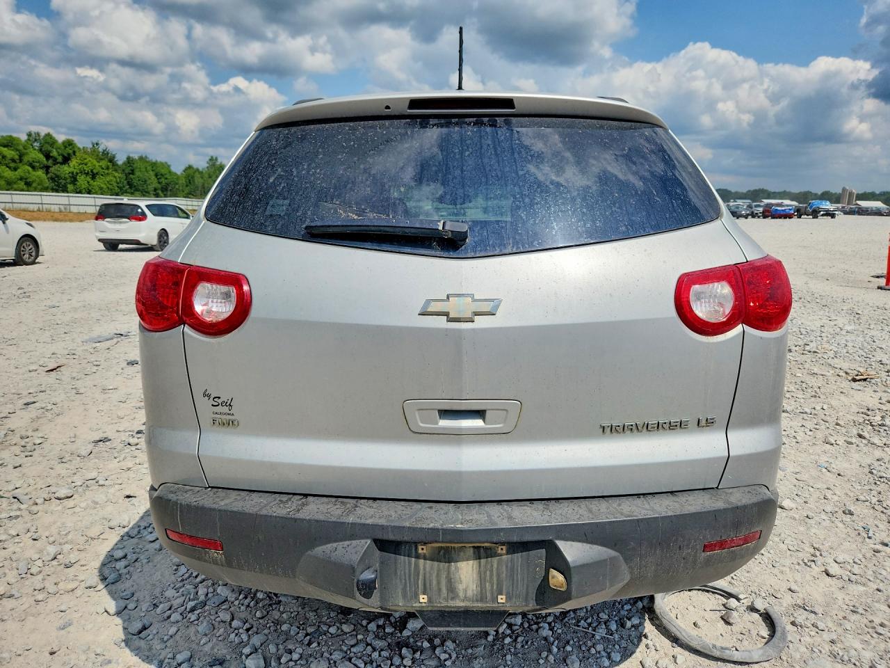 2011 Chevrolet Traverse Ls Серебряный vin: 1GNKVFED6BJ295490