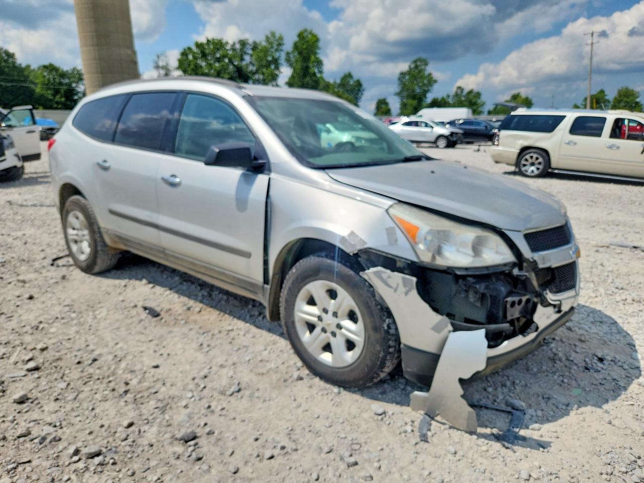 2011 Chevrolet Traverse Ls Серебряный vin: 1GNKVFED6BJ295490