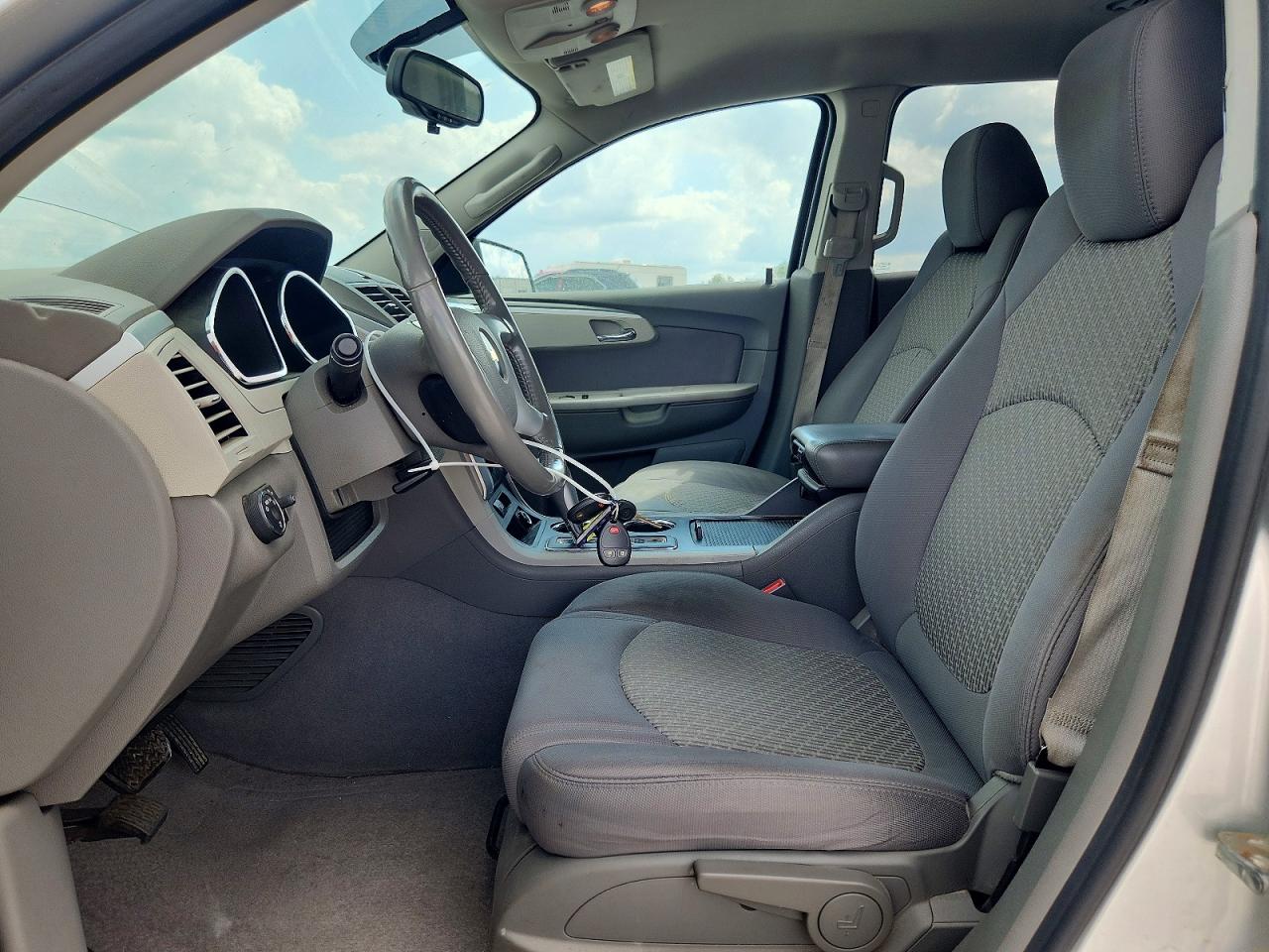 2011 Chevrolet Traverse Ls Серебряный vin: 1GNKVFED6BJ295490