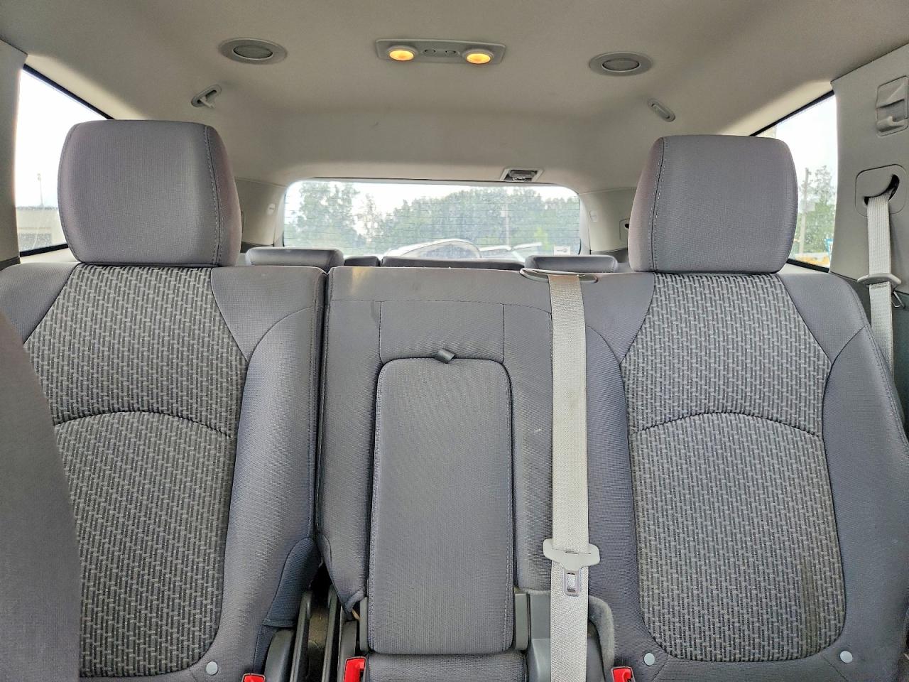 2011 Chevrolet Traverse Ls Серебряный vin: 1GNKVFED6BJ295490