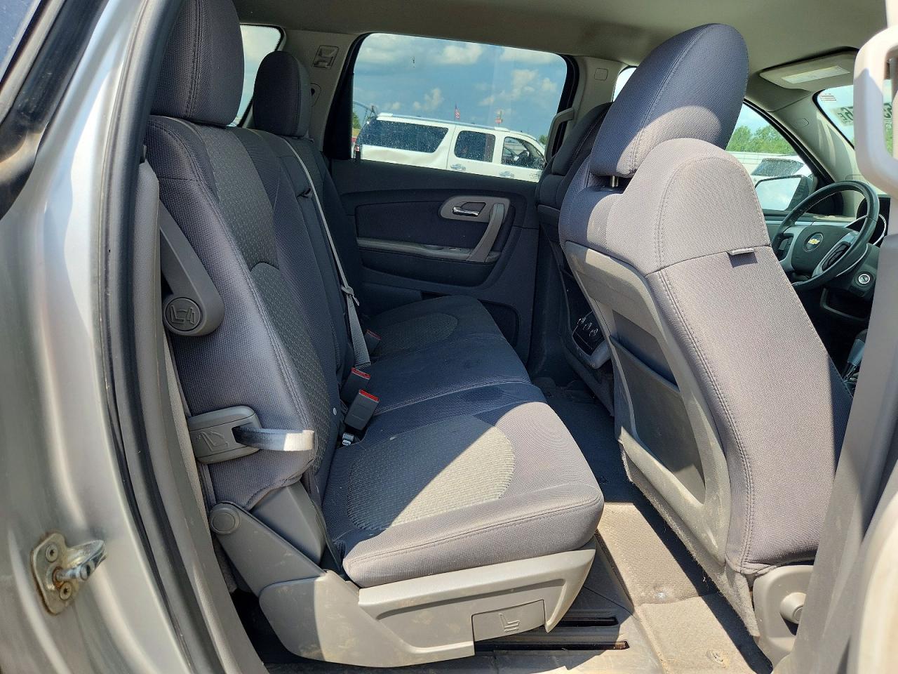 2011 Chevrolet Traverse Ls Серебряный vin: 1GNKVFED6BJ295490